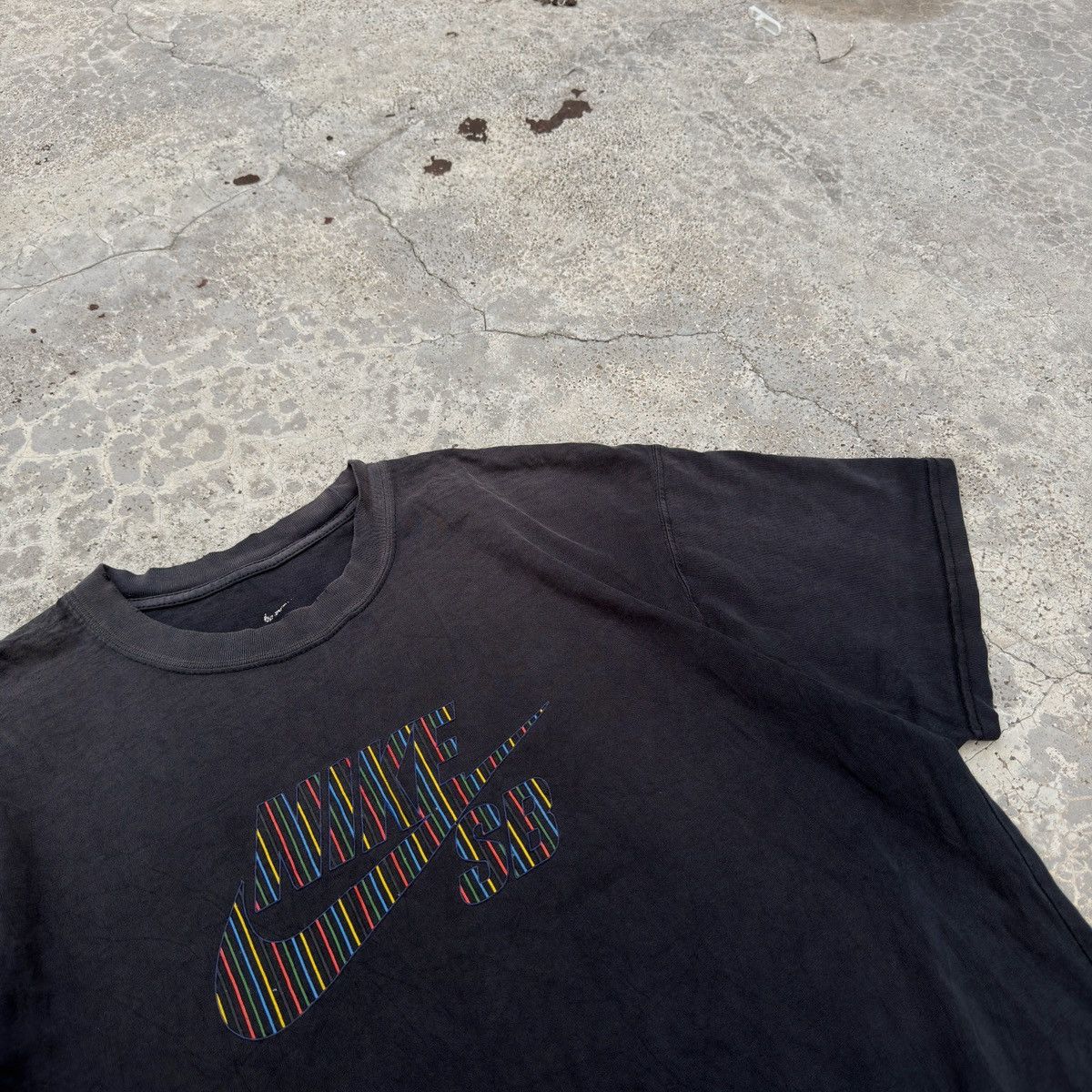 Nike SB Nike SB Big Logo Tee Nice Distressed Sunfaded Design Tee Size US L / EU 52-54 / 3 - 2 Thumbnail