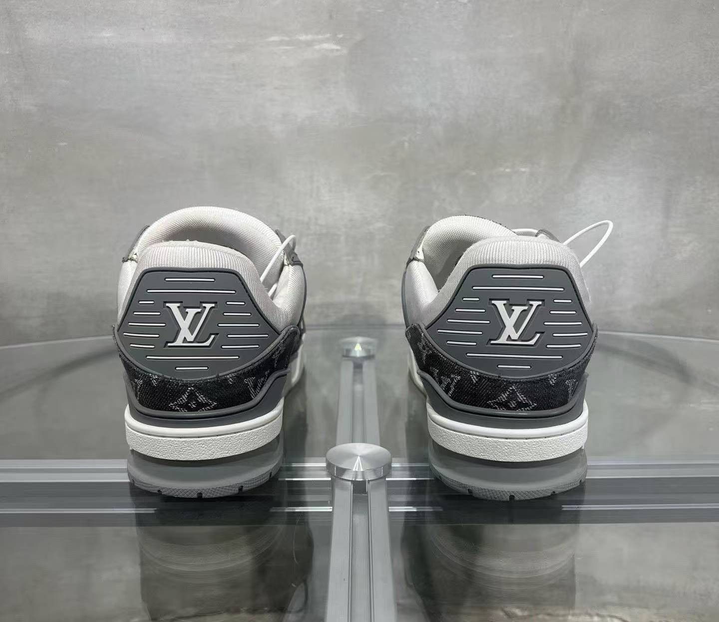 Louis Vuitton Louis Vuitton Training Denim White Lowtop Sneakers 8.5 Men Size US 8.5 / EU 41-42 - 5 Thumbnail