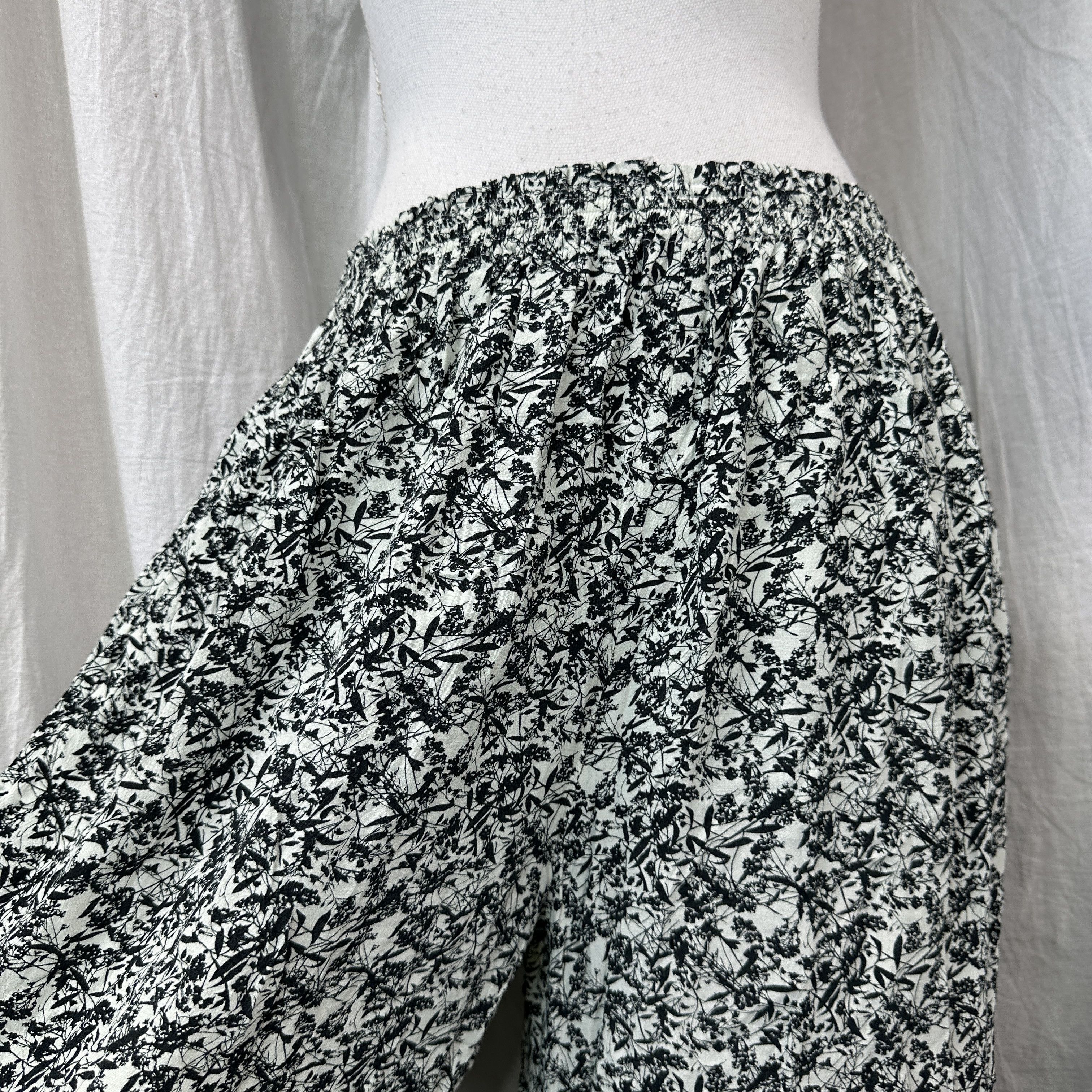 Vintage Vintage Streetwear Viscose Wide Leg Printed Pants 00s Size 26" / US 2 / IT 38 - 3 Thumbnail
