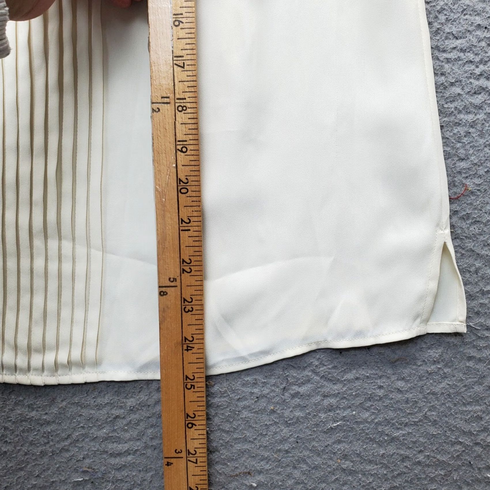 Talbots Talbots Tank Top Womens 6 Tan Pleated Sleeveless Round Neck Slit Pintuck Size M / US 6-8 / IT 42-44 - 4 Thumbnail