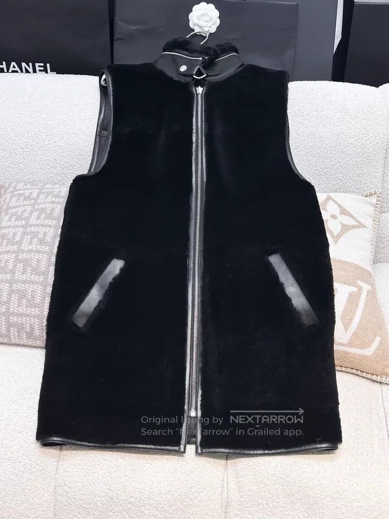 Hermes Hermes Black fur-lined sleeveless coat vest jacket Size XS / US 0-2 / IT 36-38 - 2 Thumbnail