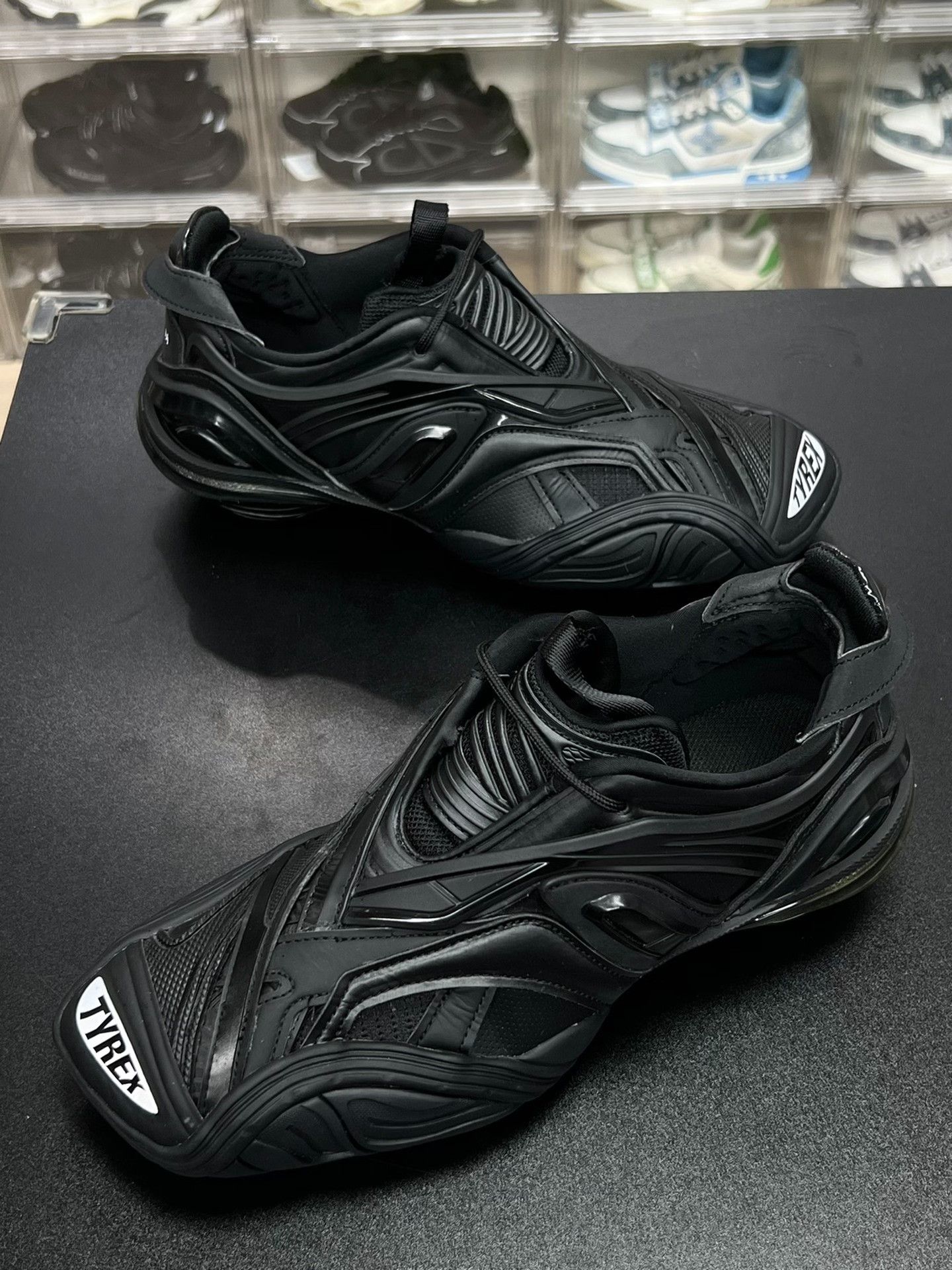 Balenciaga Balenciaga Black Lowtop Sneakers 7 Men Size US 7 / EU 40 - 1 Thumbnail