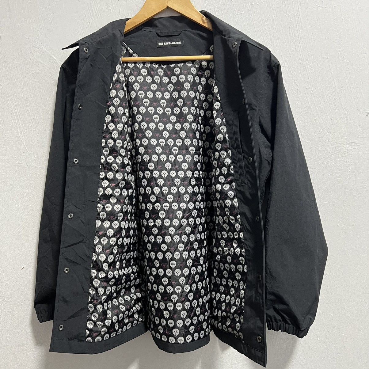 Andy Warhol × Kaws × Uniqlo KAWS x Andy Warhol x UNIQLO Coach Jacket Black – Rare Collab Size US M / EU 48-50 / 2 - 4 Thumbnail