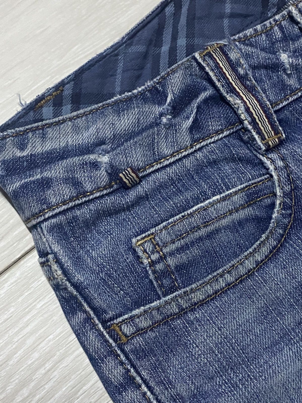 Burberry Vintage Burberry Blue Label Faded Wash Flare Woman Jeans Size US 28 / EU 44 - 9 Thumbnail