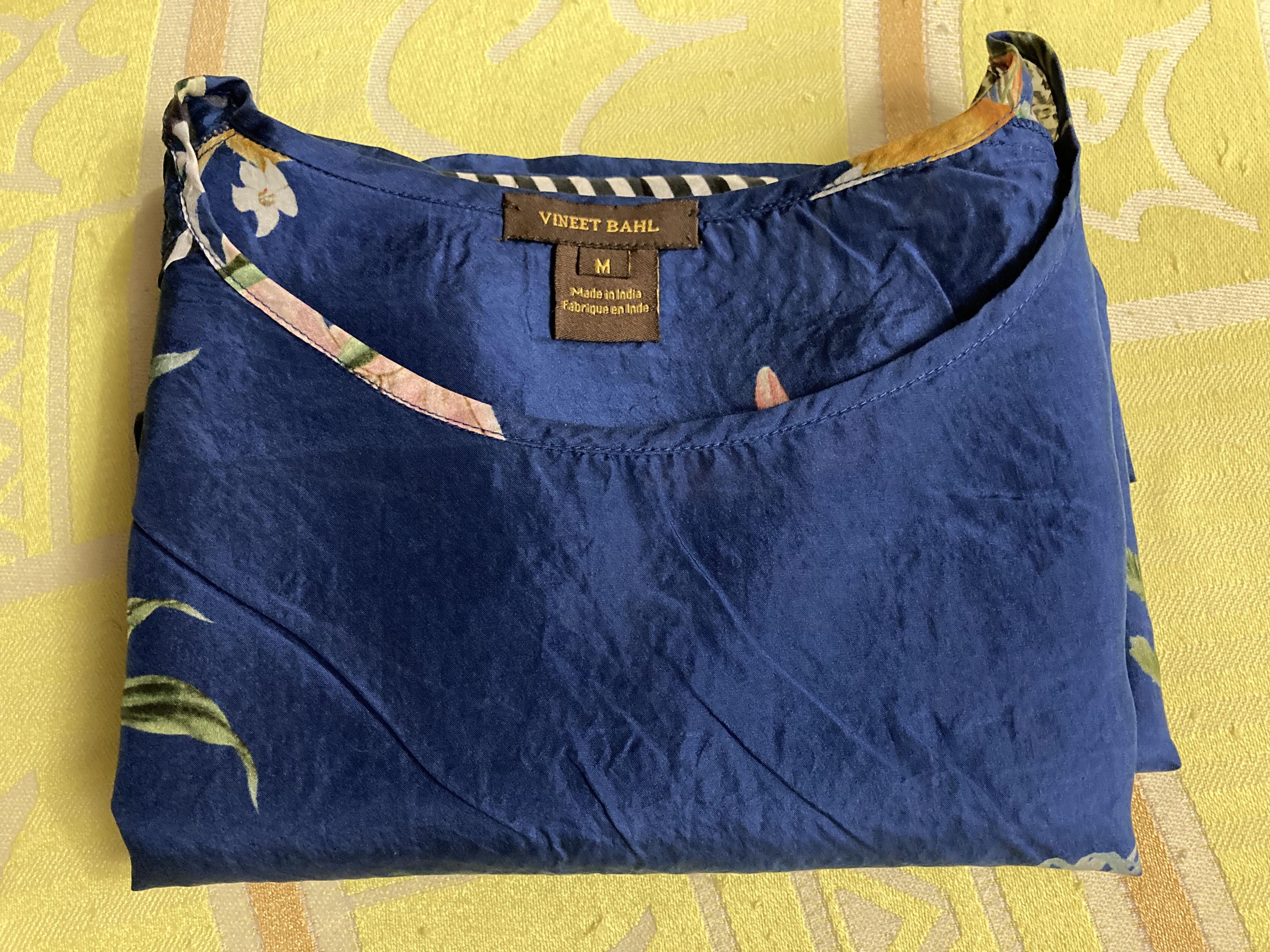 Japanese Brand × Vintage Vintage Vineet Bahl Natural Silk Blue Flower Top Blouse Size M / US 6-8 / IT 42-44 - 4 Thumbnail