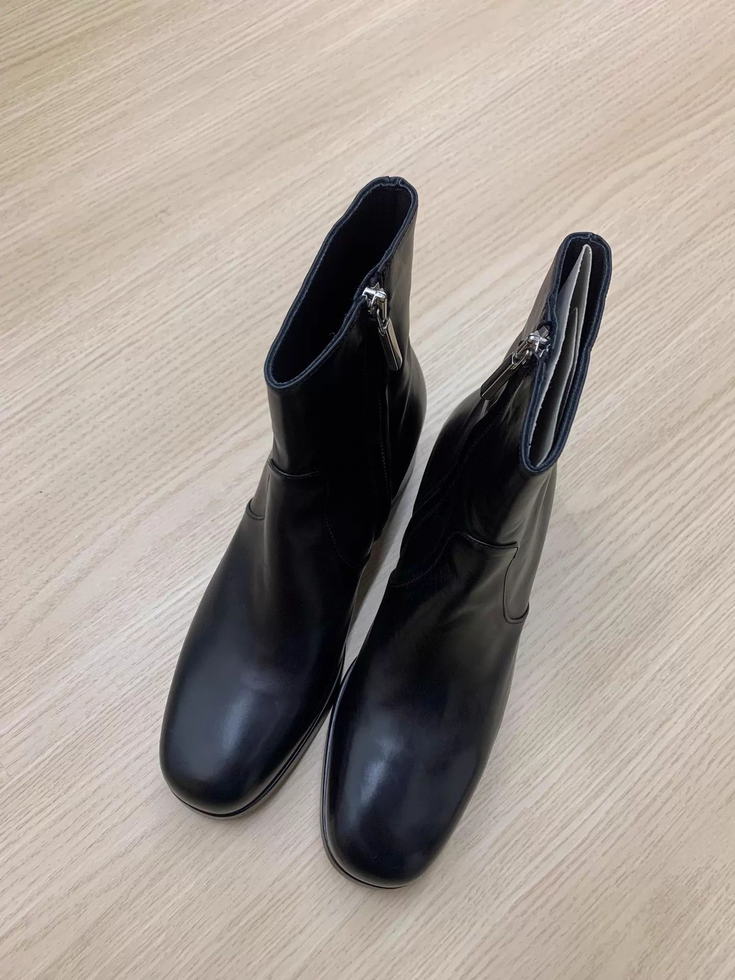 ALESSANDRO VASINI Alessandro Vasini Black Heeled Short Boots 39.5 Size US 9 / IT 39 - 1 Thumbnail