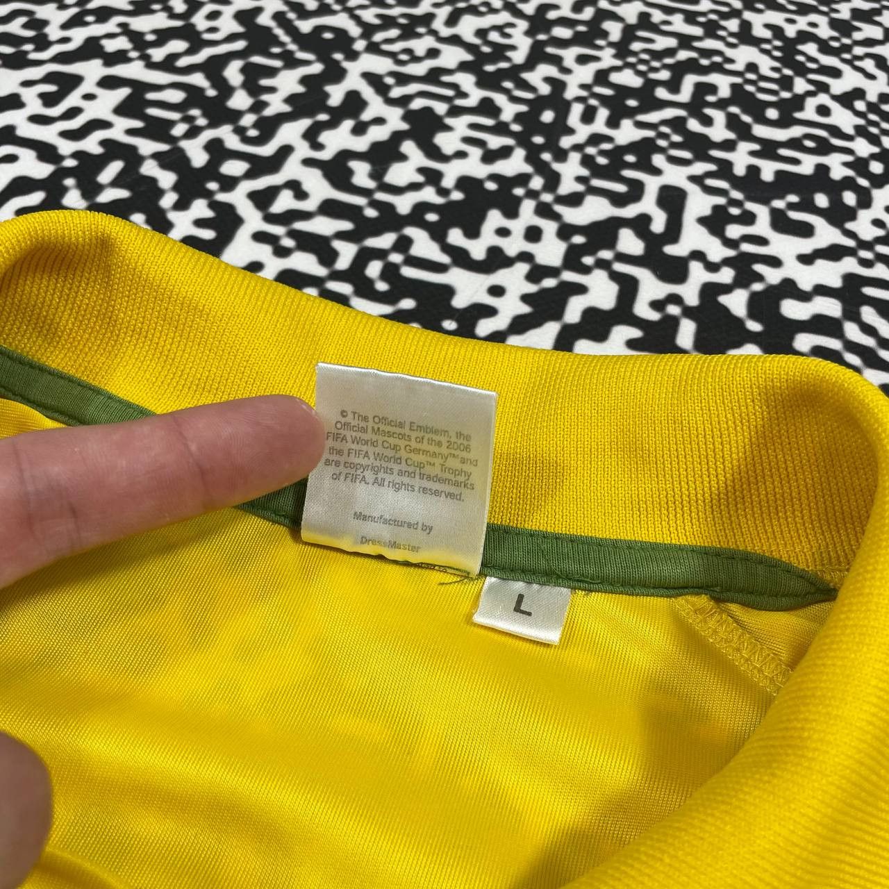 Vintage Vintage Y2K Brasil 9 Ronaldo Retro Soccer Jersey World Cup Size US L / EU 52-54 / 3 - 14 Thumbnail