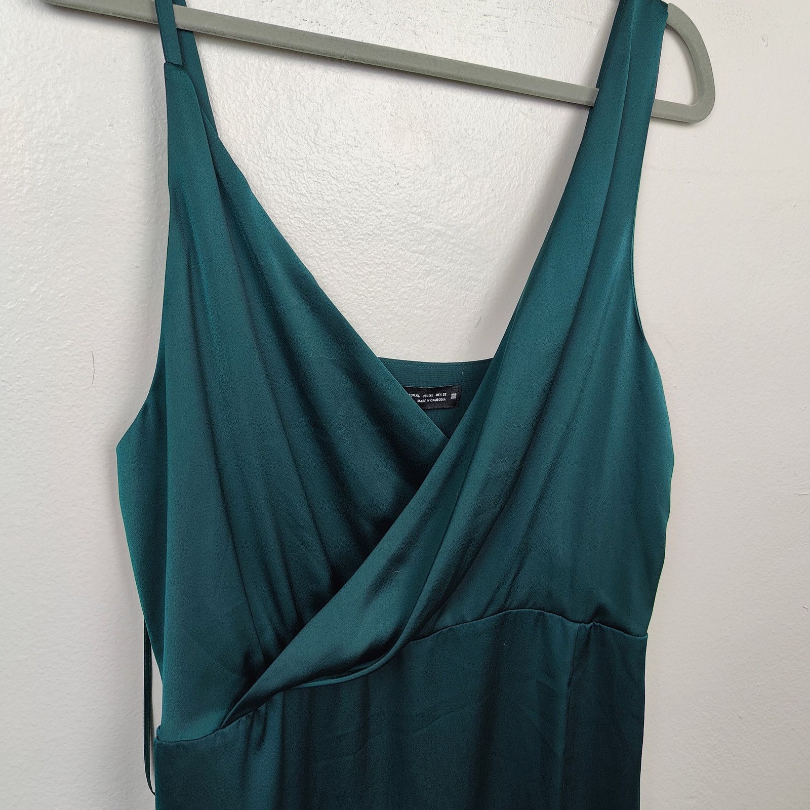 green emerald velvet dress Zara Green Floral Print Open Back Midi Dress (Removable Feather Cuff i –  KTRcollection main image 0