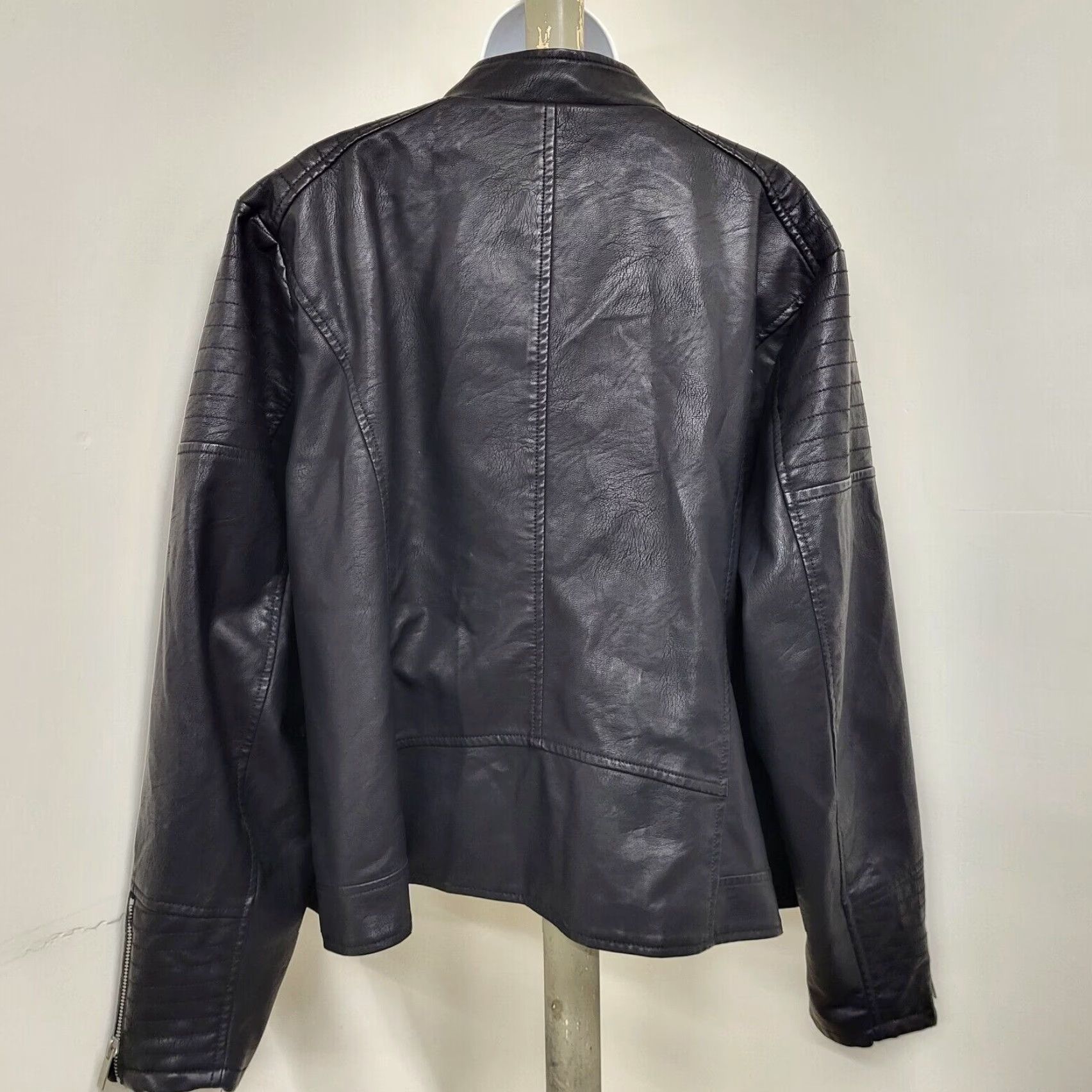 Vintage Baccini Jacket Biker Womens 3X Black Faux Leather Motorcycle Short Sleeve Long Sleeve Zip Winter Casual Plus Size Mens? Wait. Size XXL / US 16-18 / IT 52-54 - 2 Thumbnail