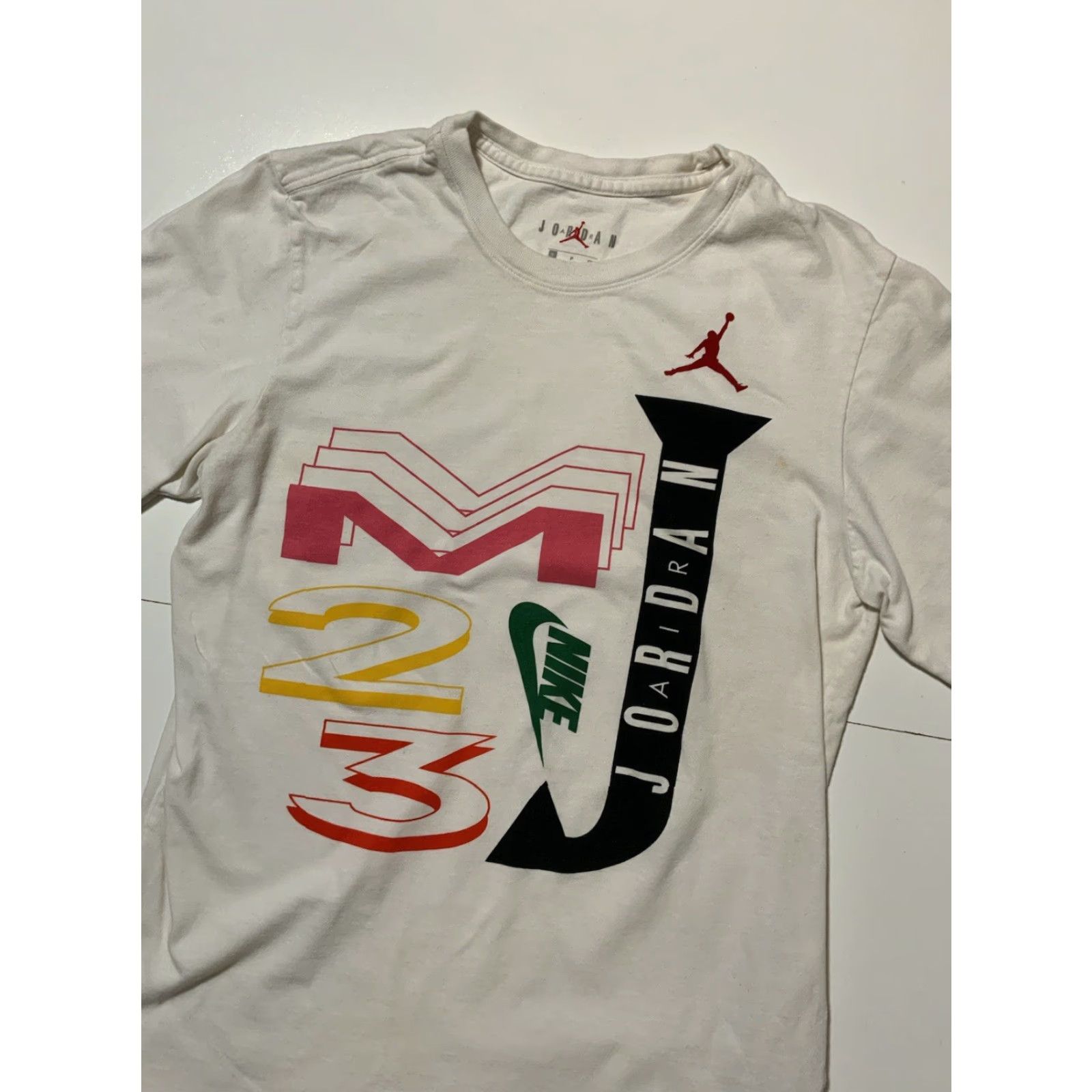 Jordan Brand VINTAGE Air Jordan Nike Retro Graphic Michael MJ 23 Swoosh Jumpman S/S T-Shirt Sz. S Mens White 40 Chest 28 Length Size US S / EU 44-46 / 1 - 3 Thumbnail