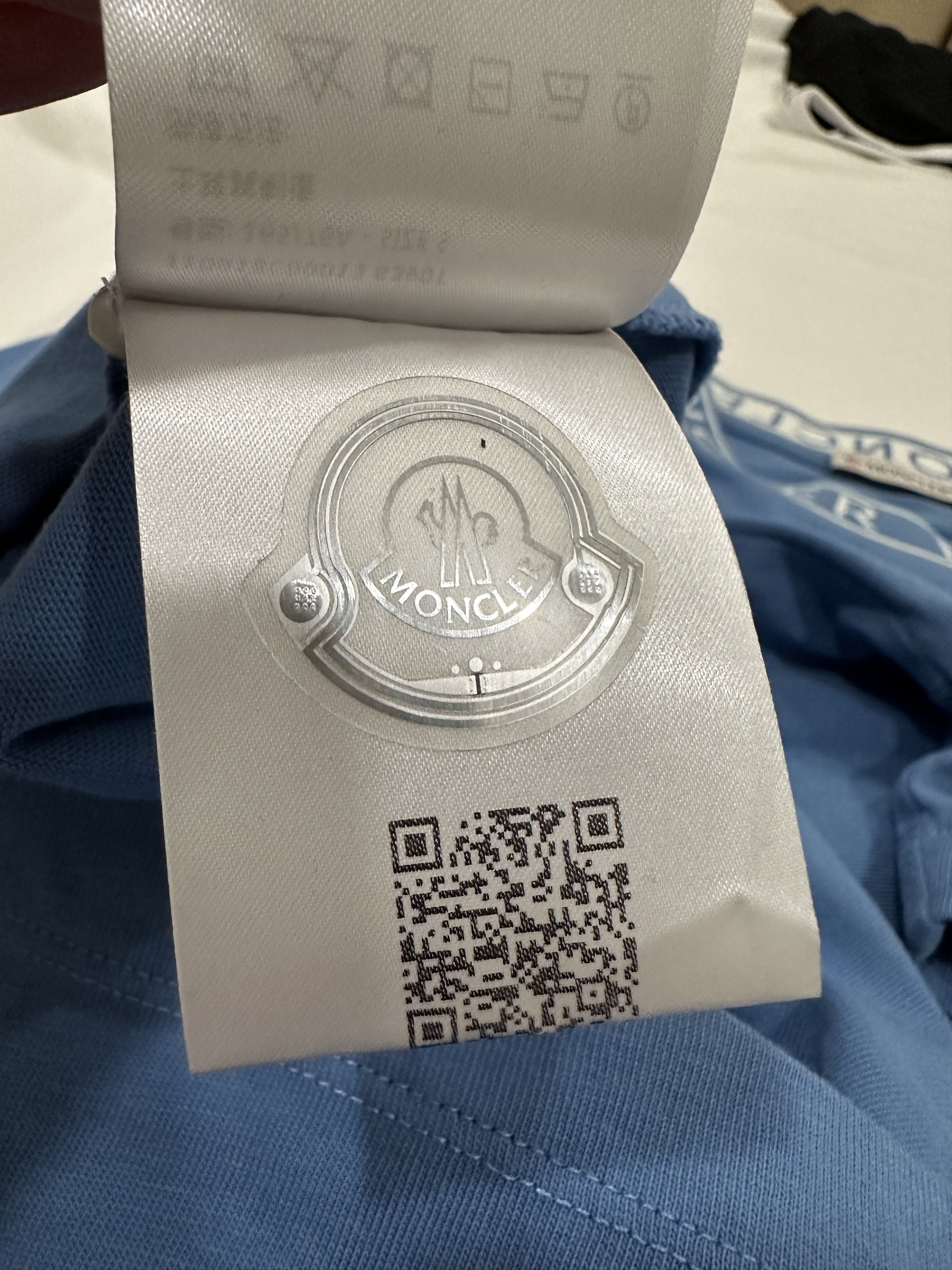 Moncler Moncler - Men's Logo Crew T-Shirt Size US S / EU 44-46 / 1 - 6 Thumbnail