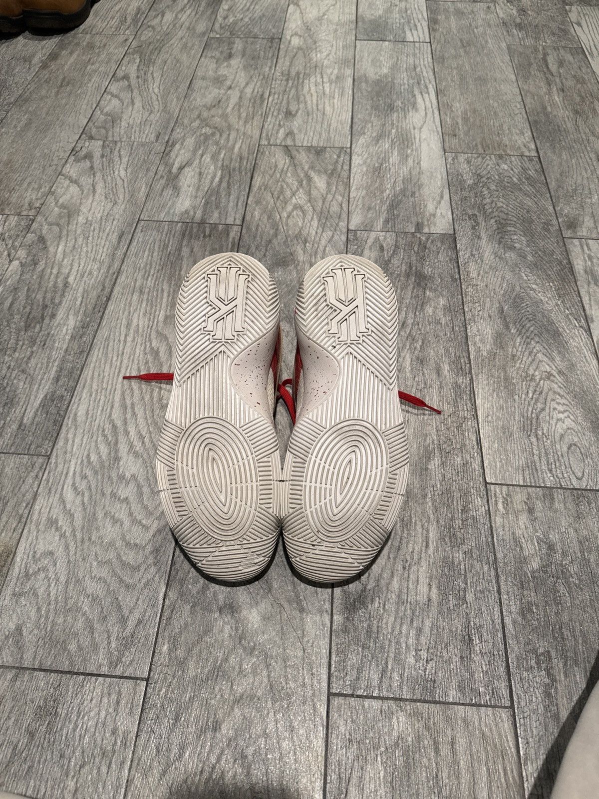 Nike Kyrie 2 Ky-rispie kreme Size US 11 / EU 44 - 5 Thumbnail