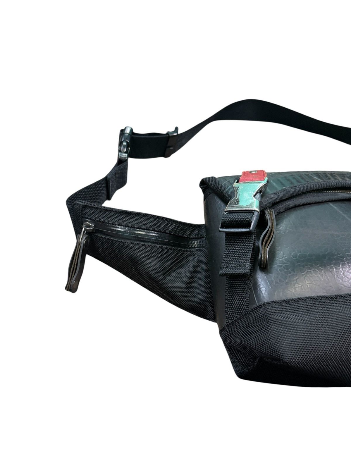 Japanese Brand SEAL HAND MADE JAPAN FROM TIRE TUBE WAIST BAG Size ONE SIZE - 6 Thumbnail
