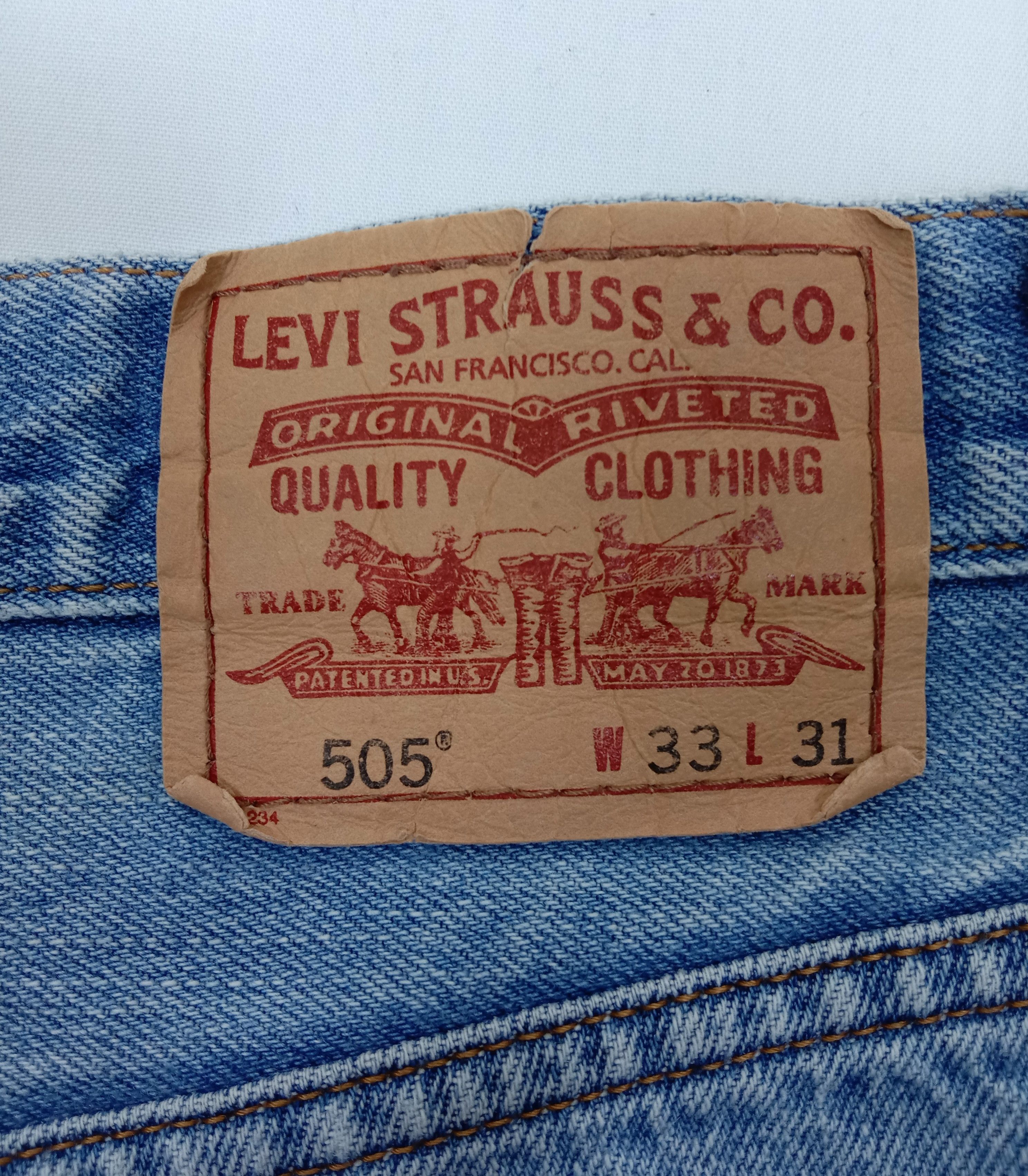 Levi's Vintage Levi's 505 Jeans Faded Blue Distressed Denim Size US 33 - 13 Thumbnail