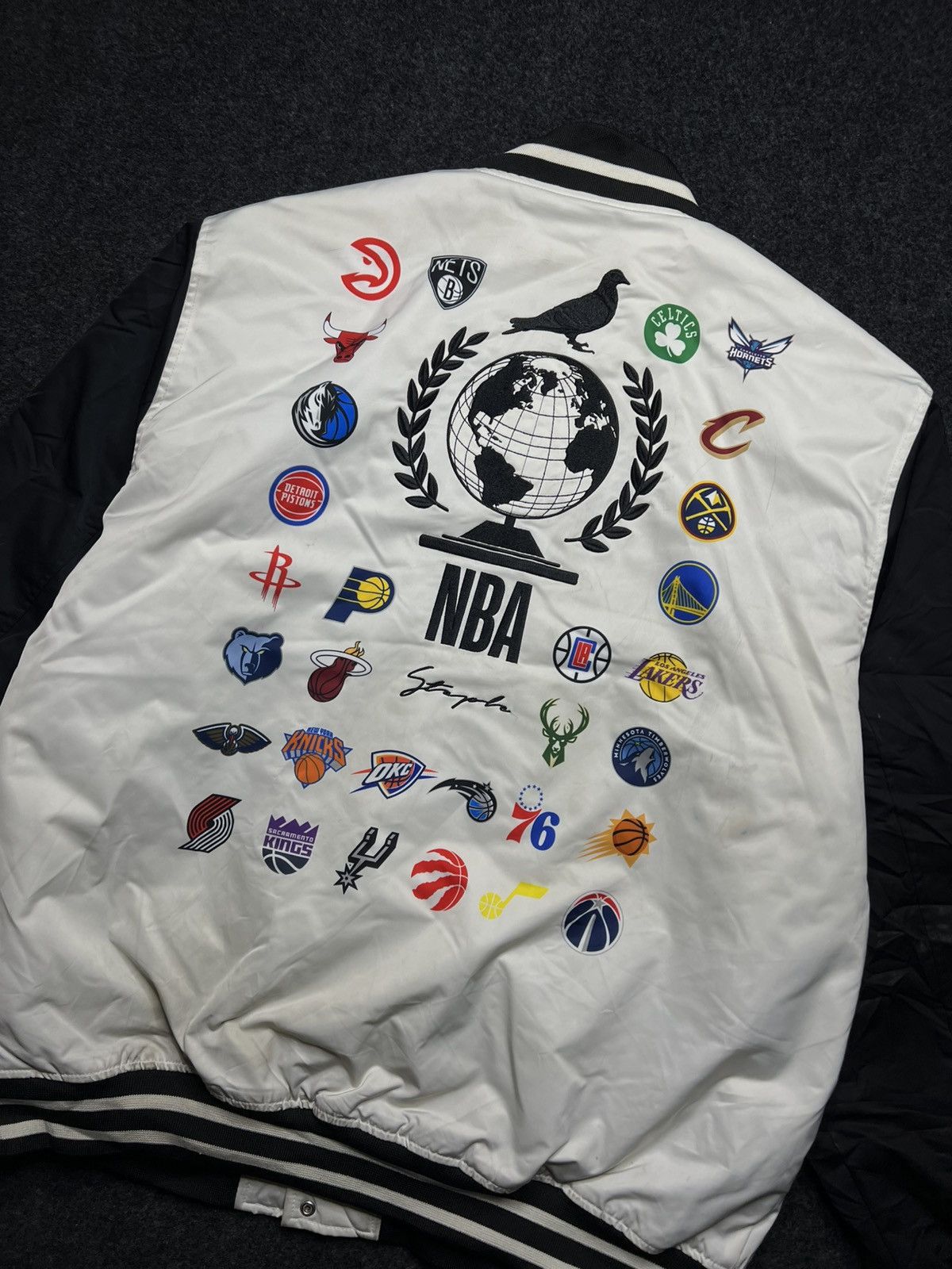 NBA VTG NBA X STAPLES ALL TEAMS FULL VERSITY BOMBER JACKET 2XL Size US XL / EU 56 / 4 - 16 Thumbnail
