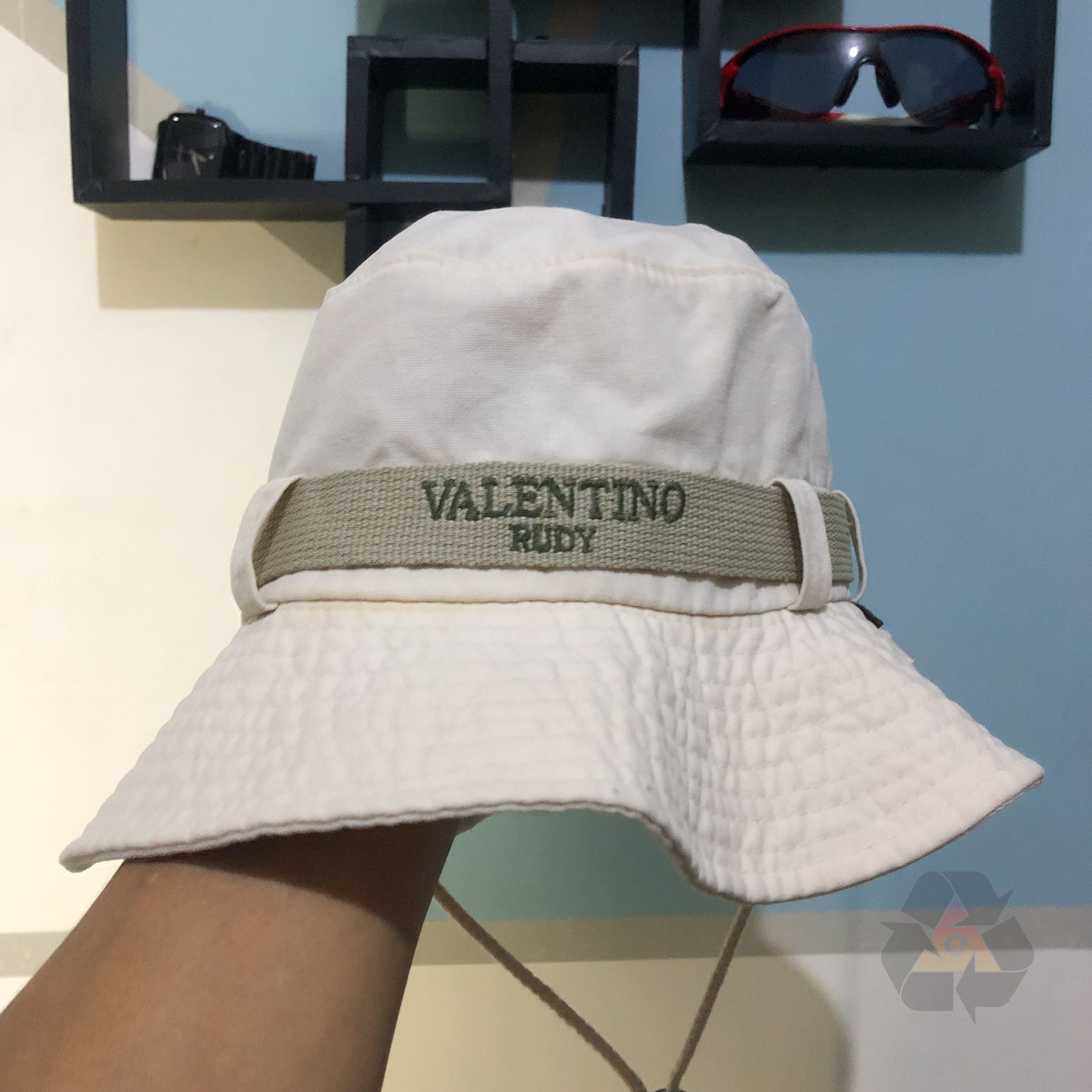 Vintage Vintage Valentino Rudy Bucket Hat Y2K Size ONE SIZE - 1 Thumbnail
