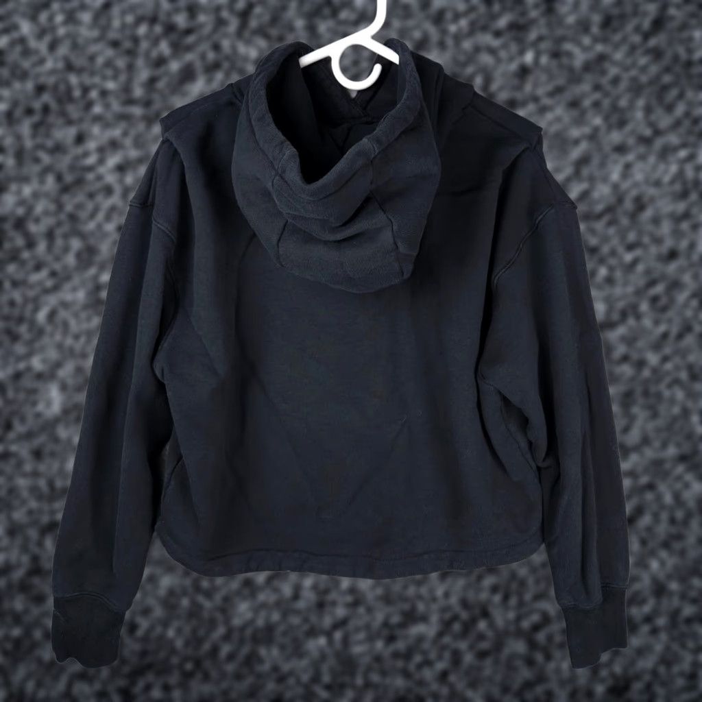 Nike VINTAGE Nike Hoodie Women’s M Black Oversized Cropped Center Swoosh Zip Pocket Hoodie Women's M Black Oversized Cropped Center Swoosh Zip Pocket Size M / US 6-8 / IT 42-44 - 1 Thumbnail