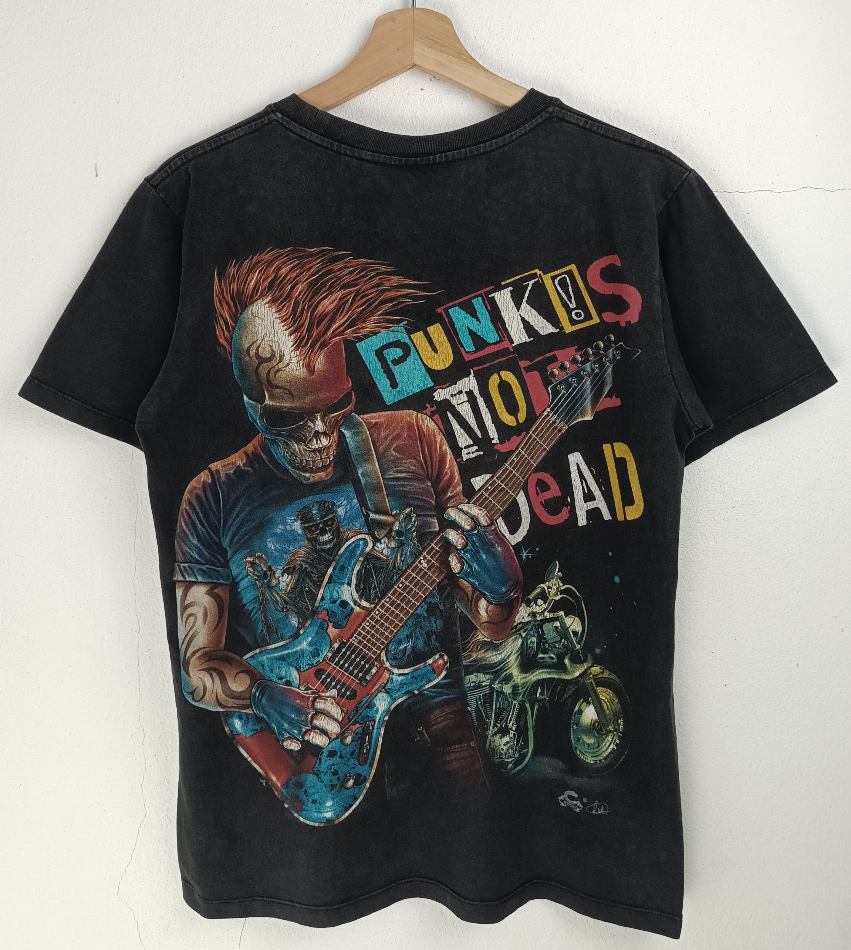 Band Tees VINTAGE Y2K PUNKS NOT DEAD GUITAR MOHAWK SEDITIONARIES TEE Size US S / EU 44-46 / 1 - 19 Thumbnail