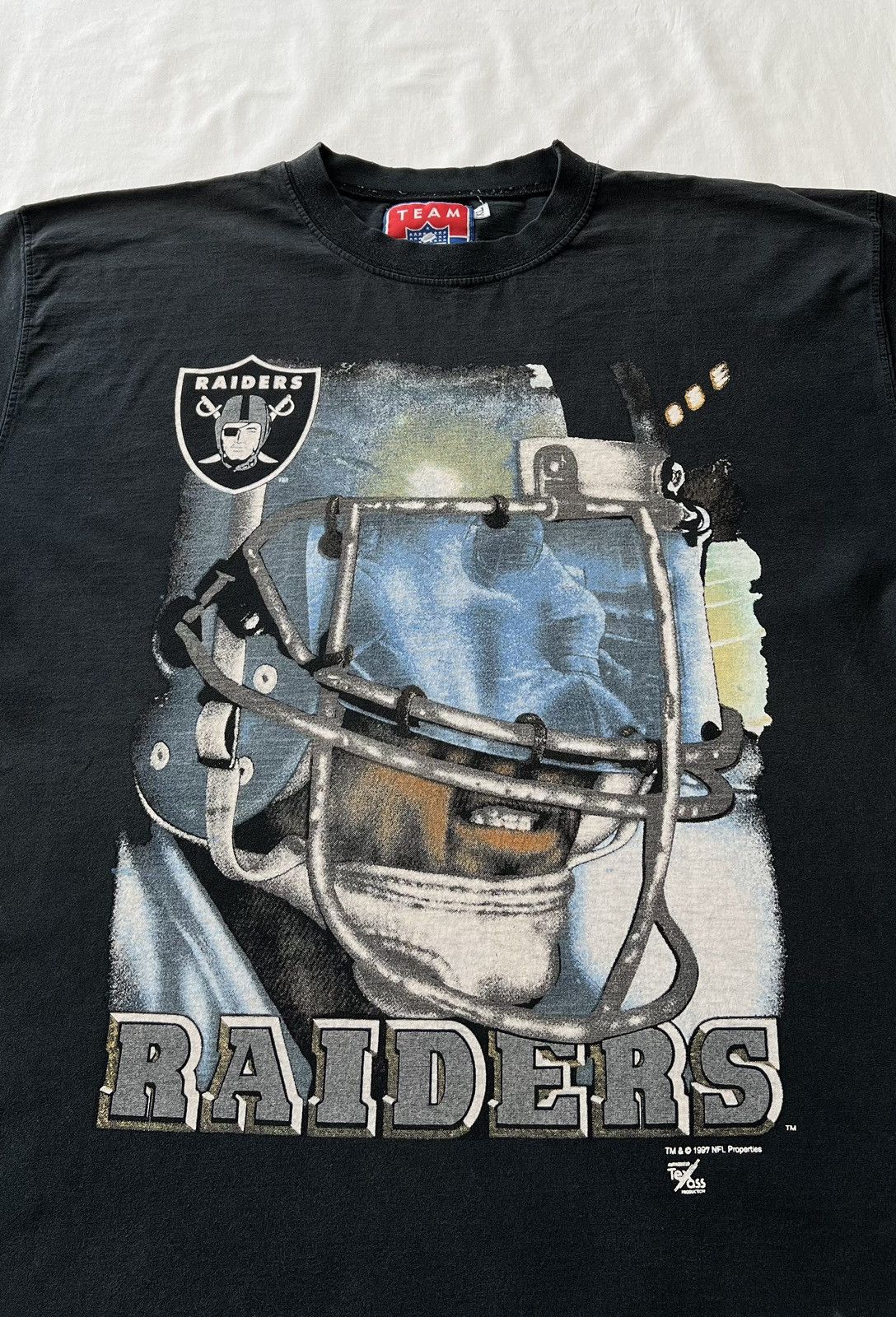 Vintage Vintage 1997 Los Angeles Raiders LA Oakland NFL T-shirt Size US XL / EU 56 / 4 - 3 Thumbnail