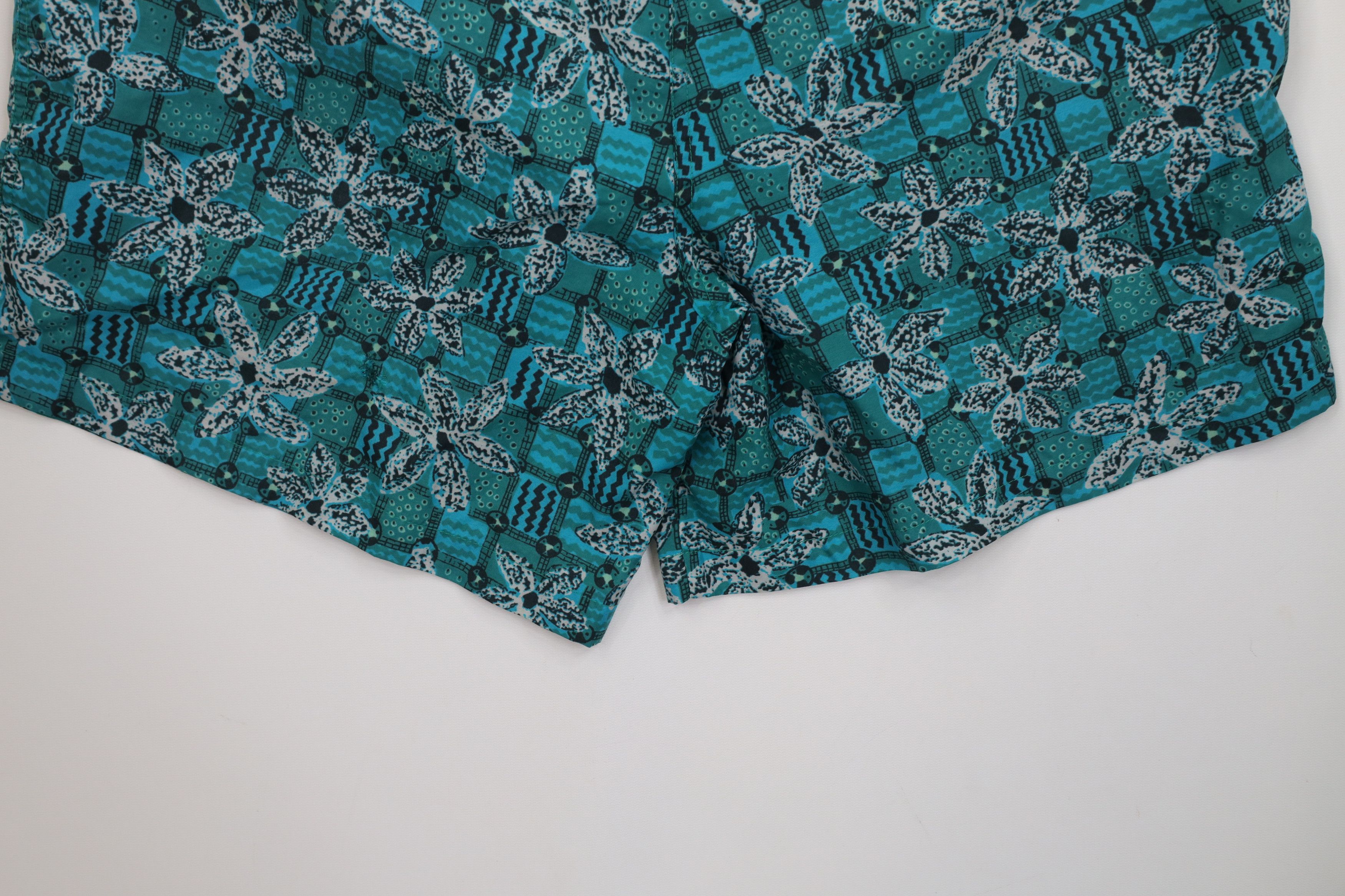 Vintage Vintage 90s Streetwear Flower Plaid Lined Shorts Swim Trunks Size US 34 / EU 50 - 11 Thumbnail