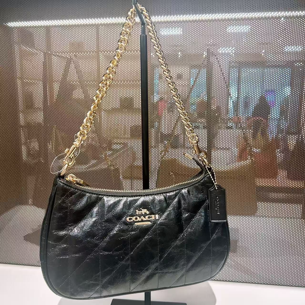 Coach NWT Coach Teri Shoulder Bag With Quilting CDY83 Size ONE SIZE - 2 Thumbnail