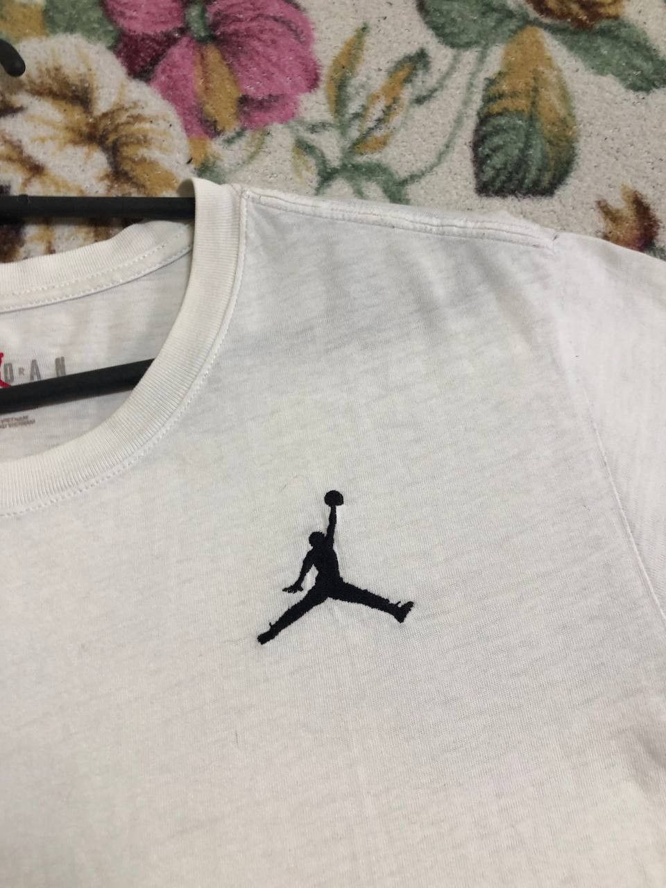 Jordan Brand MENS NIKE AIR JORDAN WHITE BASIC SHORT SLEEVE TOP Size US L / EU 52-54 / 3 - 7 Thumbnail