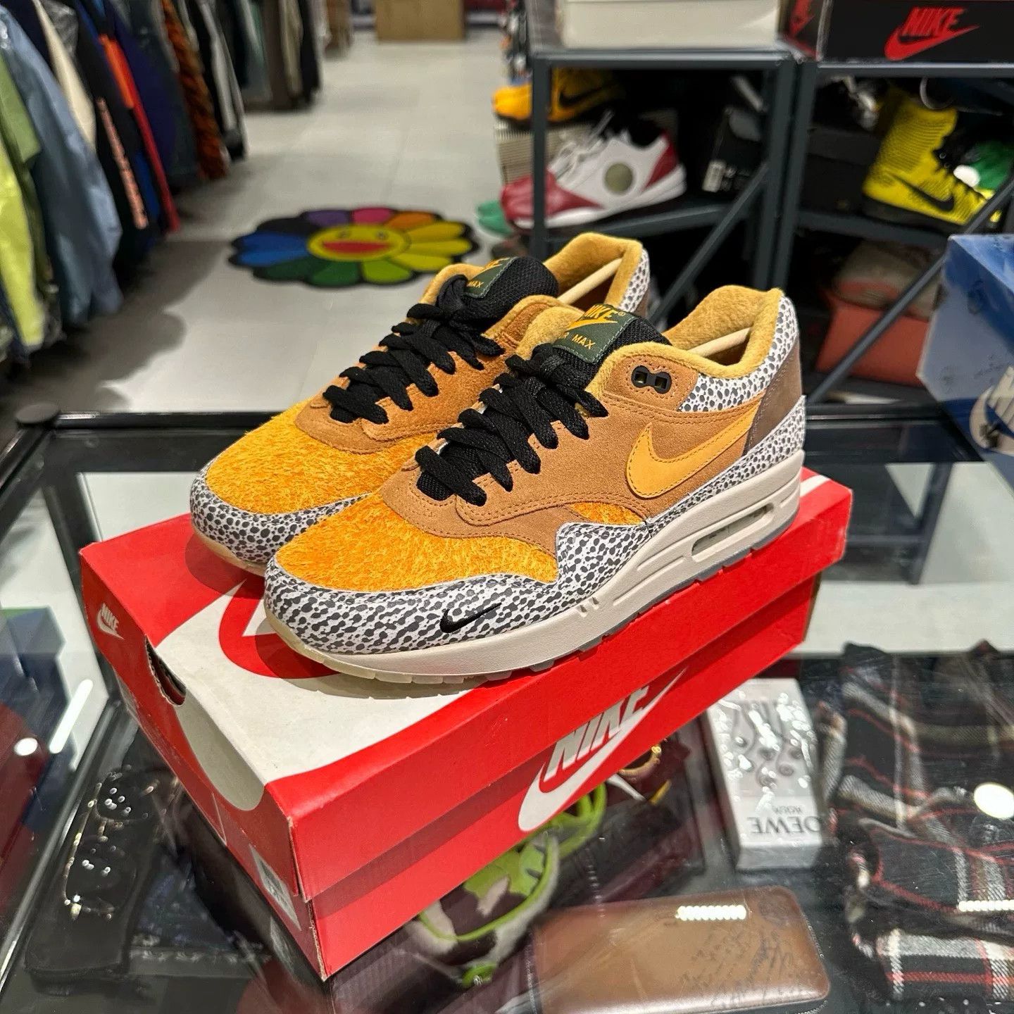 Nike Nike Yellow Lowtop Sneakers 8.5 Men Size US 8.5 / EU 41-42 - 1 Thumbnail