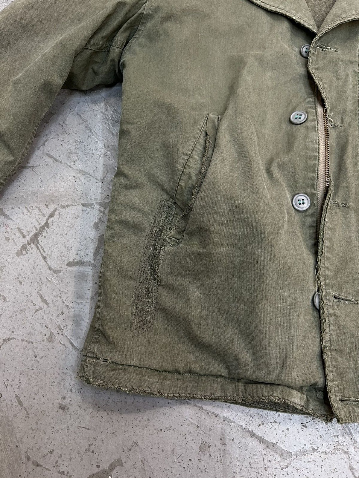 Vintage Perfect sun faded and Distressed 40s US NAVY N4 jacket Size US L / EU 52-54 / 3 - 5 Thumbnail
