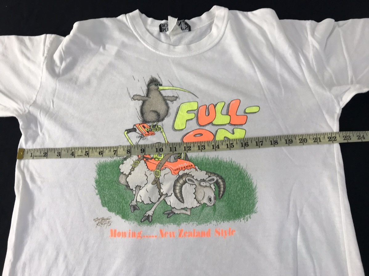 Vintage 90s Kiwi-t’s Full-On New Zealand Weed Eater Printed Tee Size US L / EU 52-54 / 3 - 7 Thumbnail