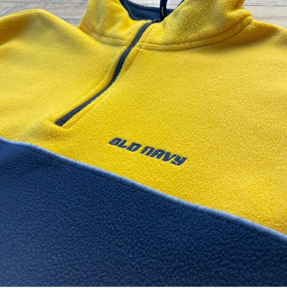 Old Navy Y2k yellow and blue old navy sweatshirt Size US XXL / EU 58 / 5 - 2 Thumbnail