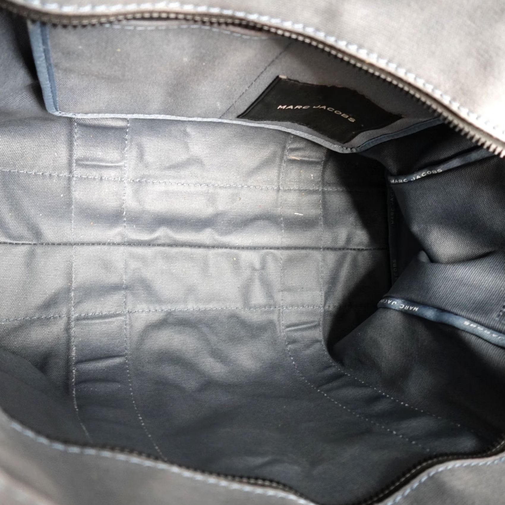 Marc Jacobs VINTAGE Marc Jacobs The Tote Bag Blue Canvas Zip Top Tote Bag Womens Large Blue Canvas Zip Top Inner Pockets 90s? Size L / US 10 / IT 46 - 7 Thumbnail