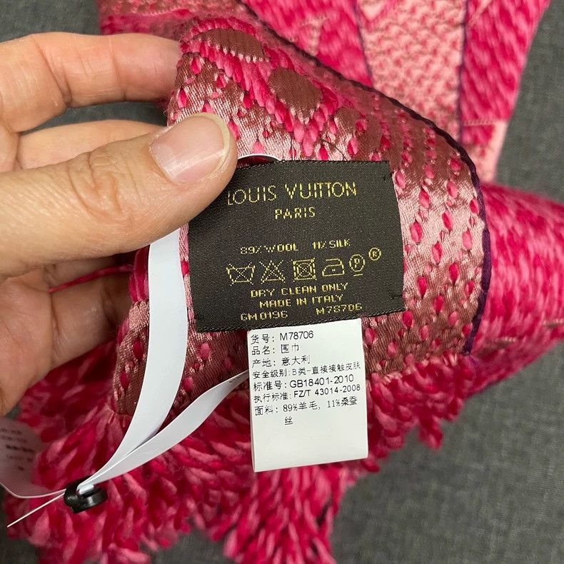 Louis Vuitton Louis Vuitton Red full print scarf Size ONE SIZE - 4 Thumbnail