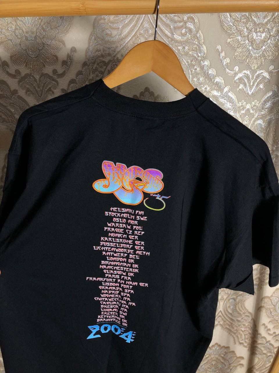 Band Tees VINTAGE ROGER DEAN & YES TOUR ROCK T-SHIRT ALBUM METAL 90s Size US XL / EU 56 / 4 - 5 Thumbnail