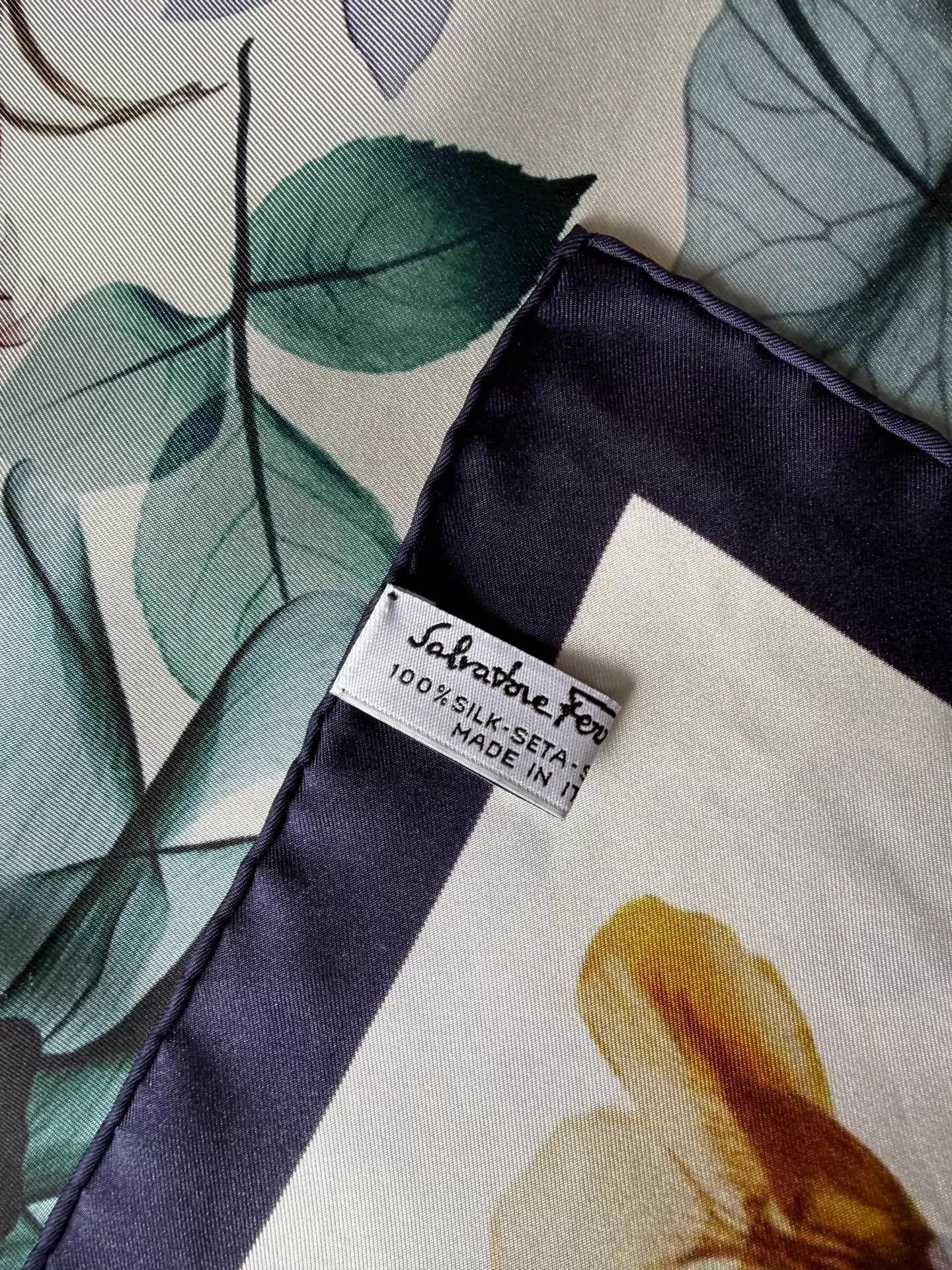 Salvatore Ferragamo Ferragamo Vtg Watercolor Floral Silk Scarf 90cm Blue-White Size ONE SIZE - 9 Thumbnail