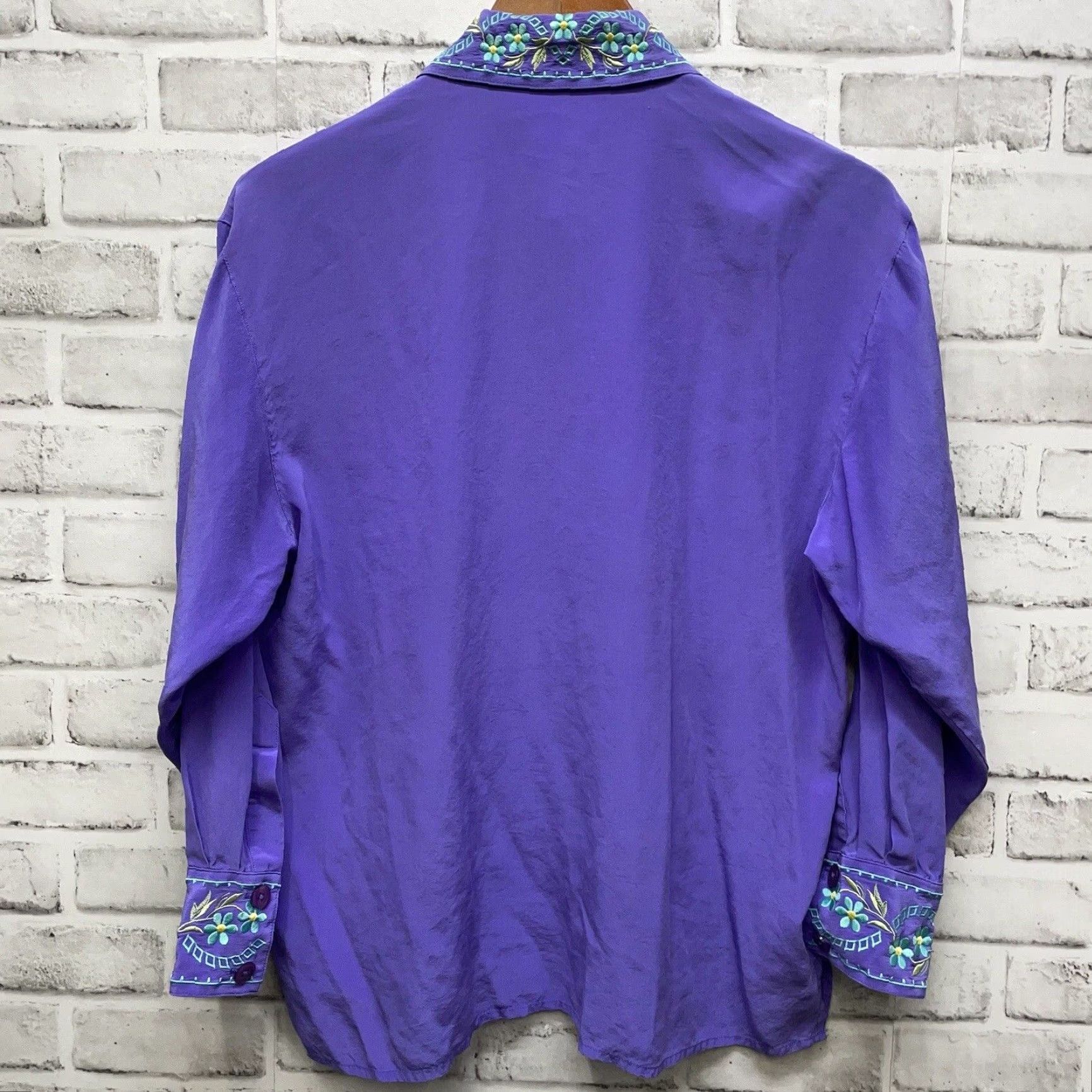 Diane von Furstenberg VTG Diane Von Furstenburg Purple Floral Embroidered Silk Shirt Womens XS Size XS / US 0-2 / IT 36-38 - 5 Thumbnail