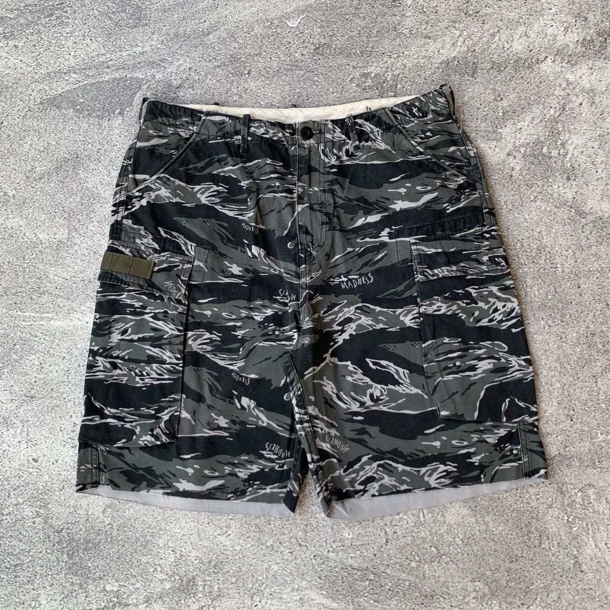 Madness Madness Military Cargo Tiger Stripe Shorts Size US 32 / EU 48 - 1 Thumbnail