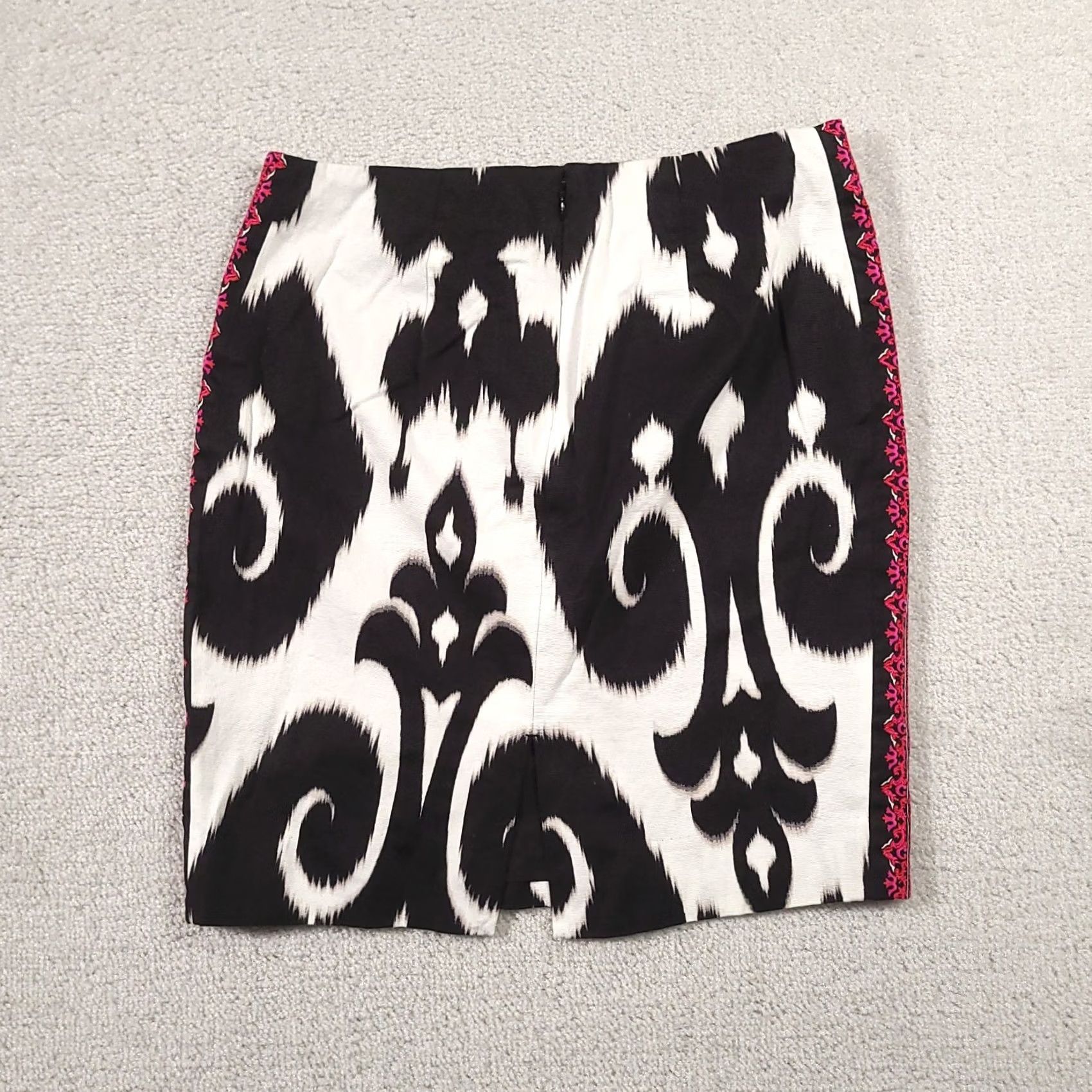 White House Black Market VINTAGE? (No) White House Black Market Women's Skirt Embroidered Size 2 Pencil A-Line Black Cotton Blend Zip Size 26" / US 2 / IT 38 - 7 Thumbnail