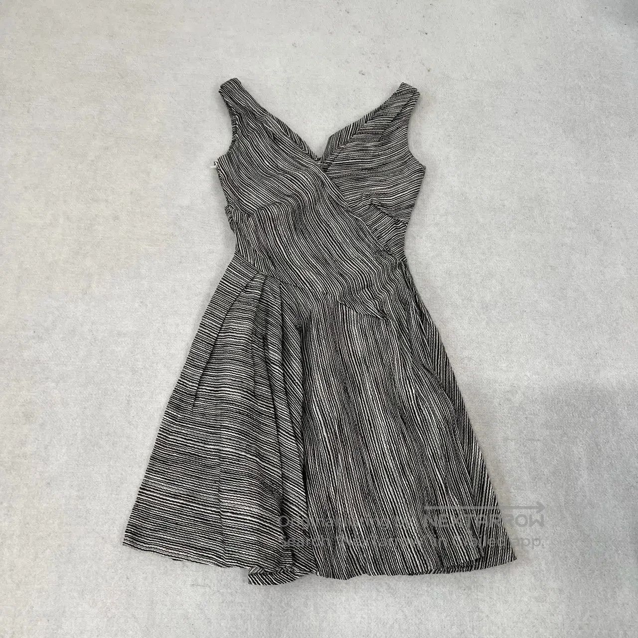 Dior Dior size 40 Elegant wave-pattern sleeveless fitted dress| Size M / US 6-8 / IT 42-44 - 2 Thumbnail