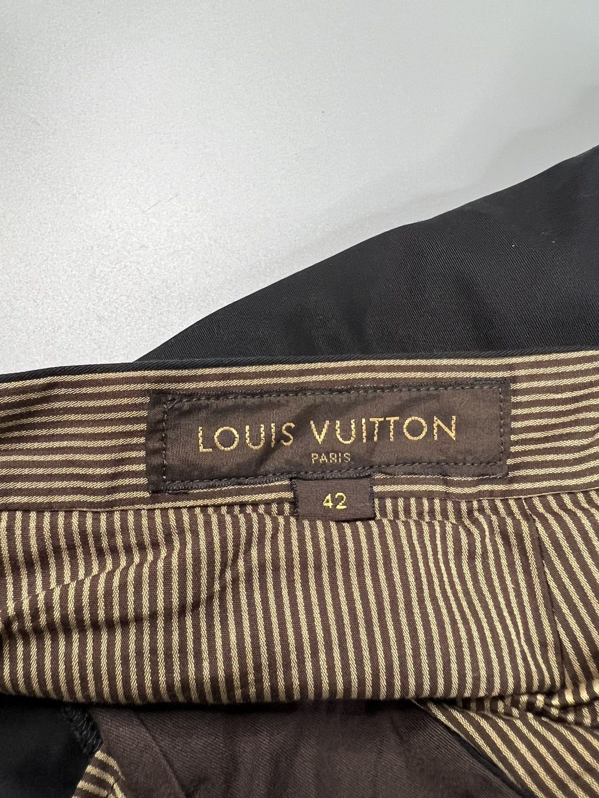 Louis Vuitton Grail Louis Vuitton Matte Black LV Logo waist buckle Trouser Size US 34 / EU 50 - 9 Thumbnail