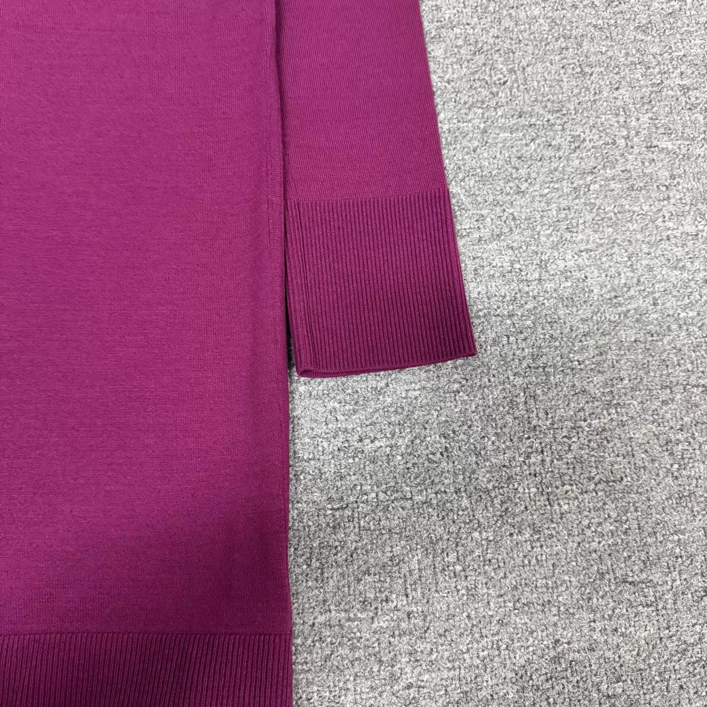 Hermes Hermes Fuchsia V-neck knit dress 36 NWT Size XS / US 0-2 / IT 36-38 - 3 Thumbnail