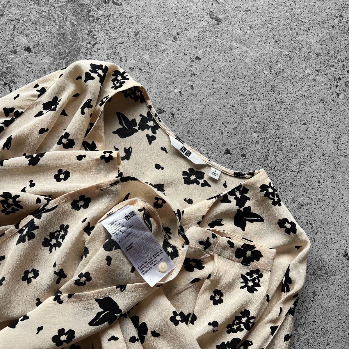Designer × Uniqlo Uniqlo Women Floral Blouse Top Long Sleeve Rayon Beige Black Size S / US 4 / IT 40 - 4 Thumbnail