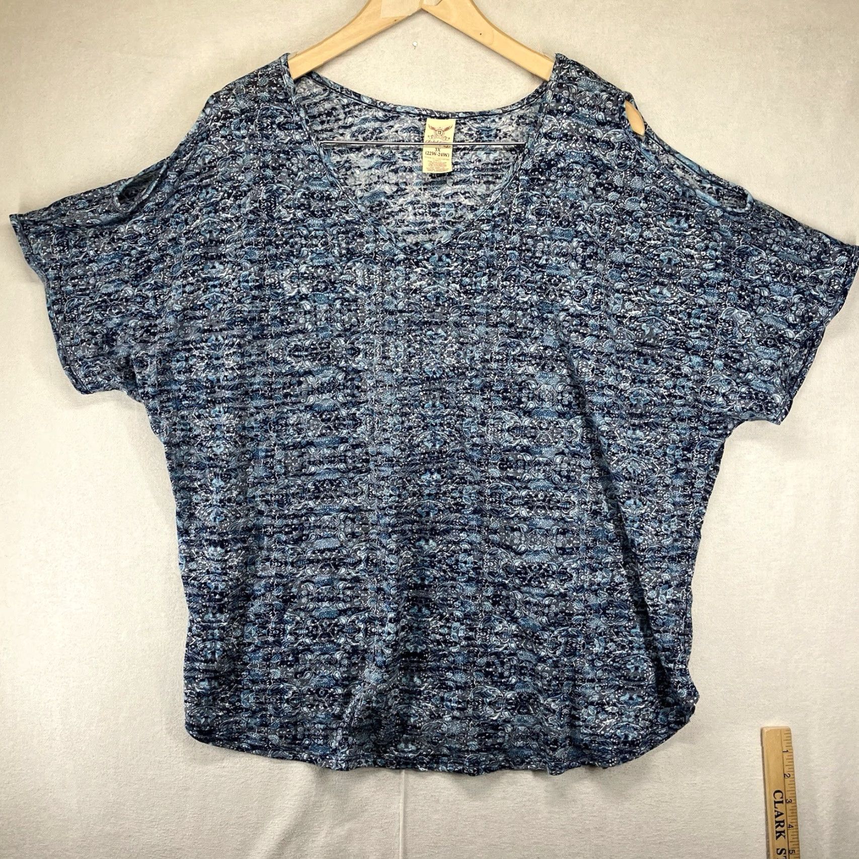 Faded Glory Faded Glory Women's Blouse Tunic Short Sleeve Cold Shoulder 3X Blue Gray Bling Geometric Knit Polyester Cotton V-Neck Pullover Mens? Size XXL / US 16-18 / IT 52-54 - 2 Thumbnail