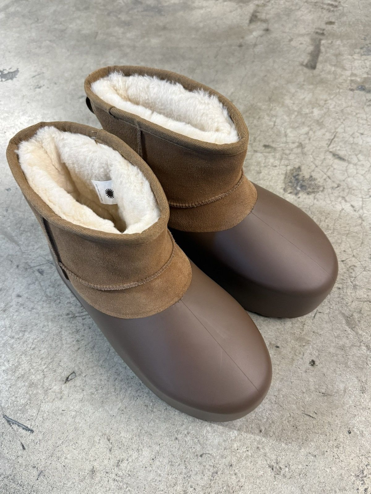 Ugg Ugg Mini Pumped Molded Boots Size US 10 / EU 43 - 3 Thumbnail