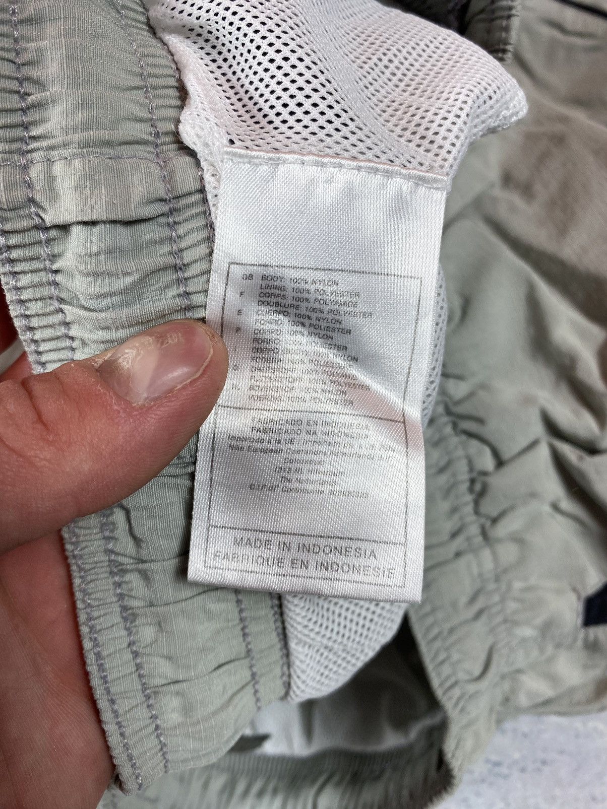 Nike × Vintage Vintage Nike Men’s Grey Shorts With Mini Logo Size Large Size US 34 / EU 50 - 10 Thumbnail