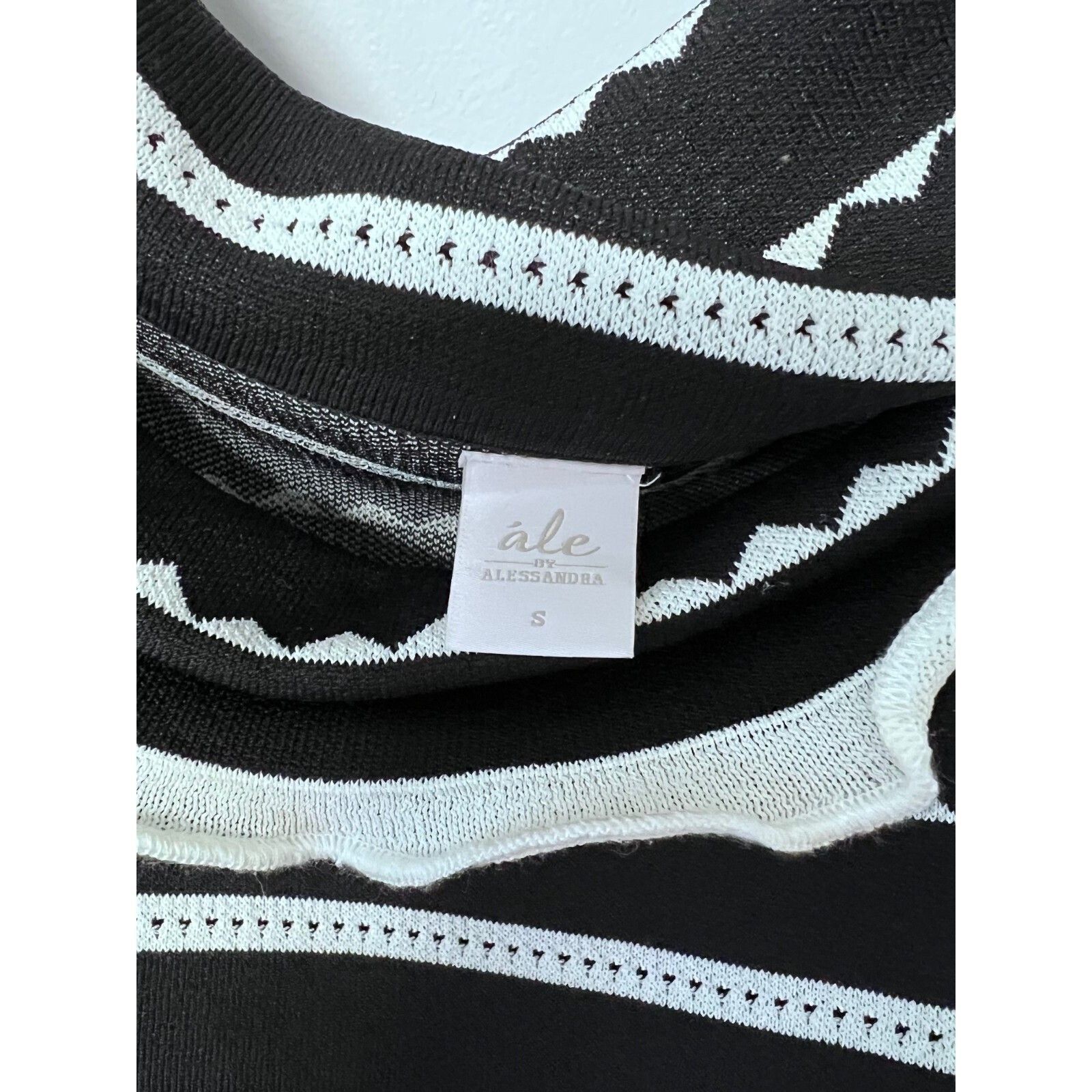 Other Ale by Alessandra Off Shoulder Bell Sleeve Stripe Dress S Size S / US 4 / IT 40 - 2 Thumbnail