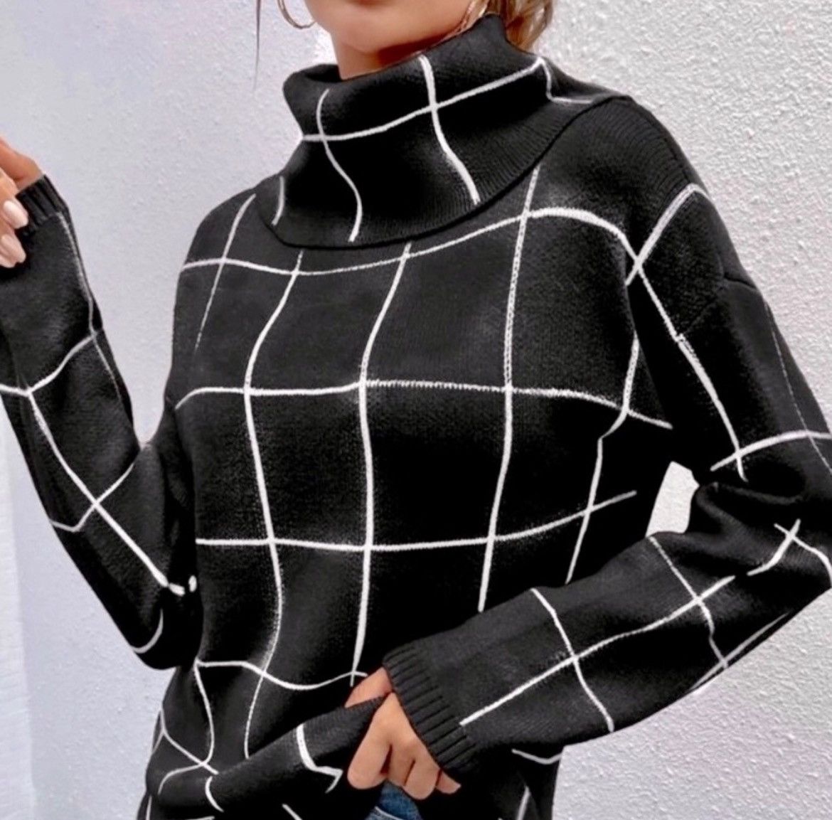 Designer × Other NWT, Lavishly Paris Women's Black Turtleneck Sweater. Size S / US 4 / IT 40 - 11 Thumbnail