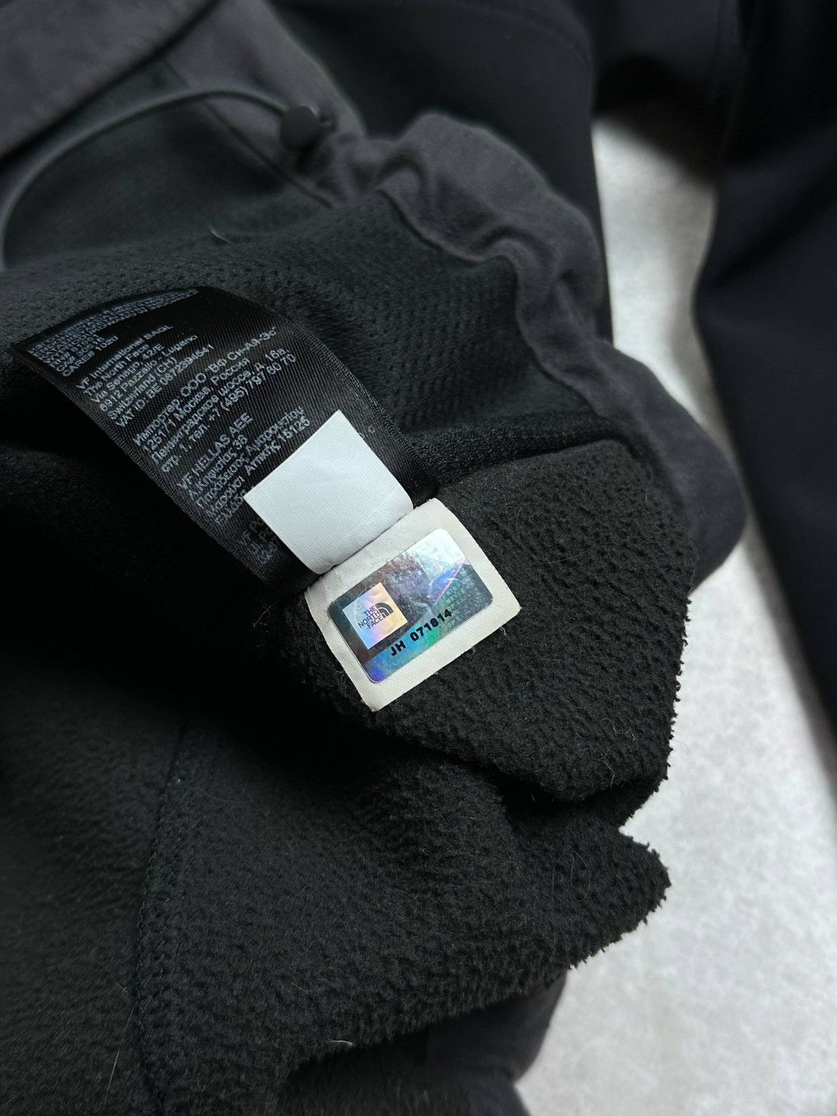 The North Face Vintage The North Face Softshell Windstopper Jacket Mens L Size US L / EU 52-54 / 3 - 8 Thumbnail