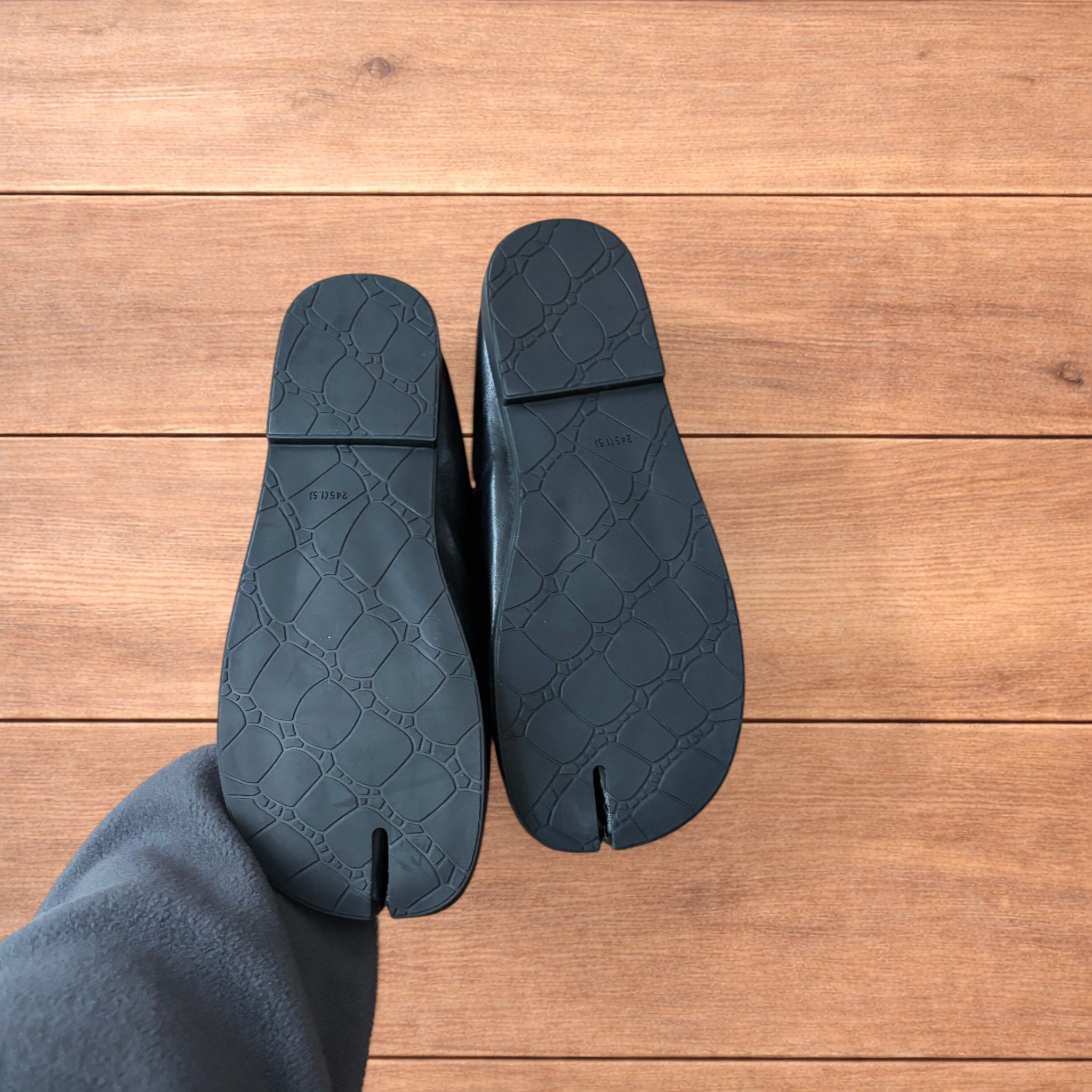 Japanese Brand Vintage style faux leather tabi split toe shoes in black. Size US 9 / IT 39 - 9 Thumbnail