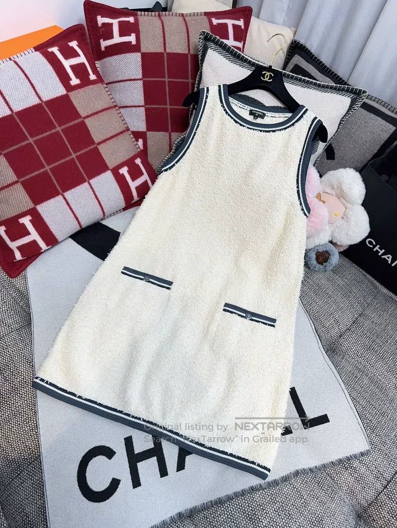 Chanel Chanel 19b metres white towel blue striped two-pocket slee Size M / US 6-8 / IT 42-44 - 2 Thumbnail