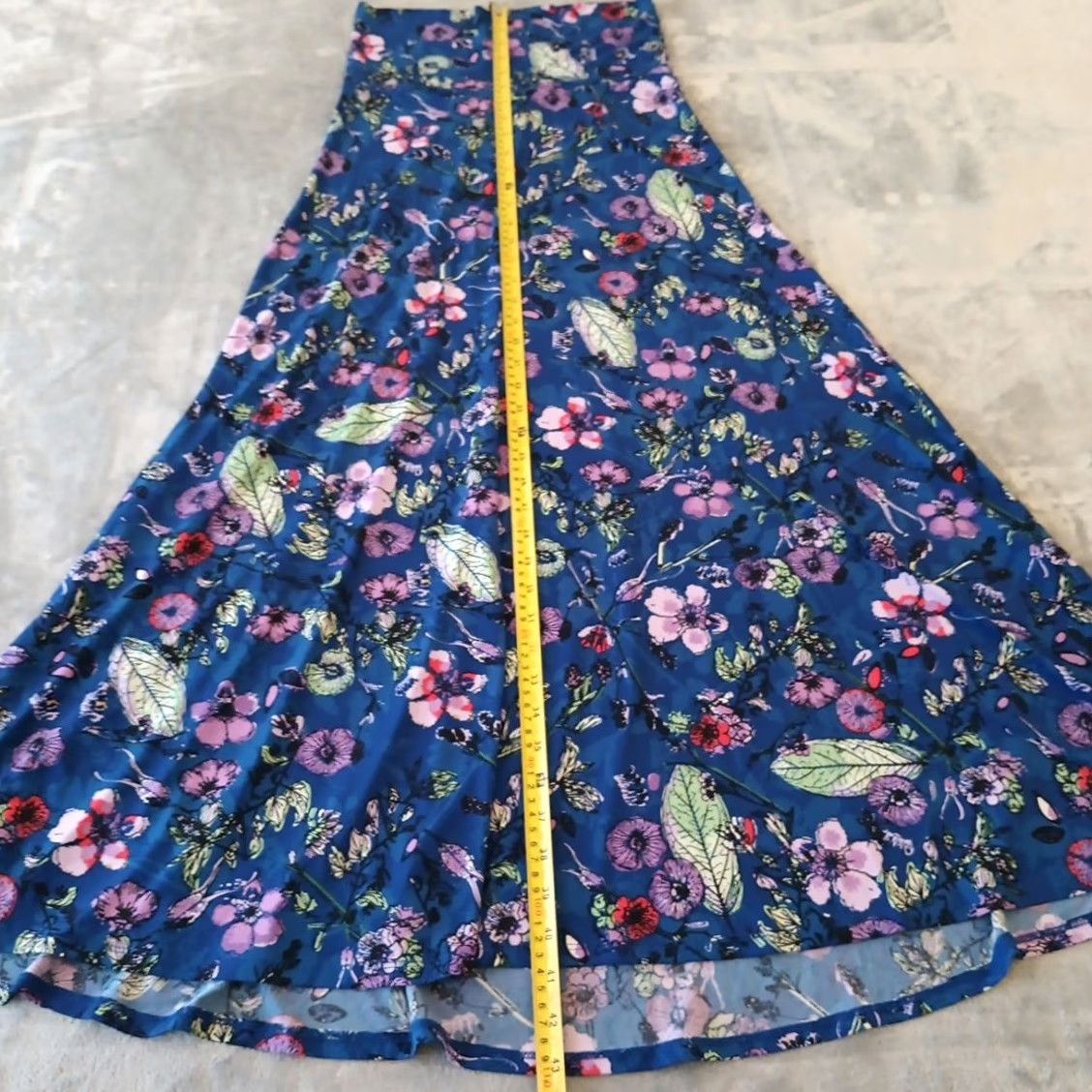 Vintage LuLaRoe Maxi Skirt XS Blue Floral Long Pull On Womens Regular Skirt Maxi Long Blue Floral Blue Purple Red Green 2000s? Size 26" / US 2 / IT 38 - 4 Thumbnail